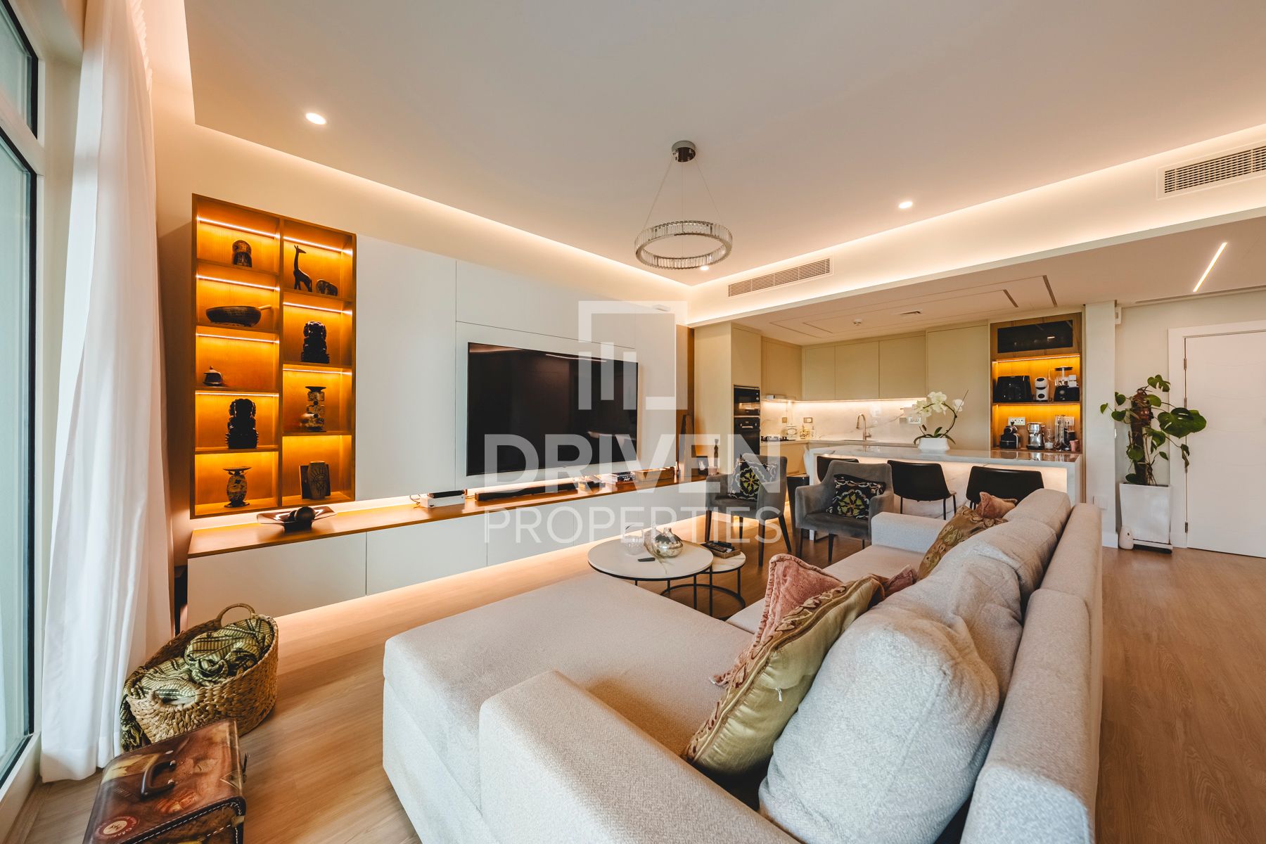 Lavish Unit | Vibrant Community | Community View