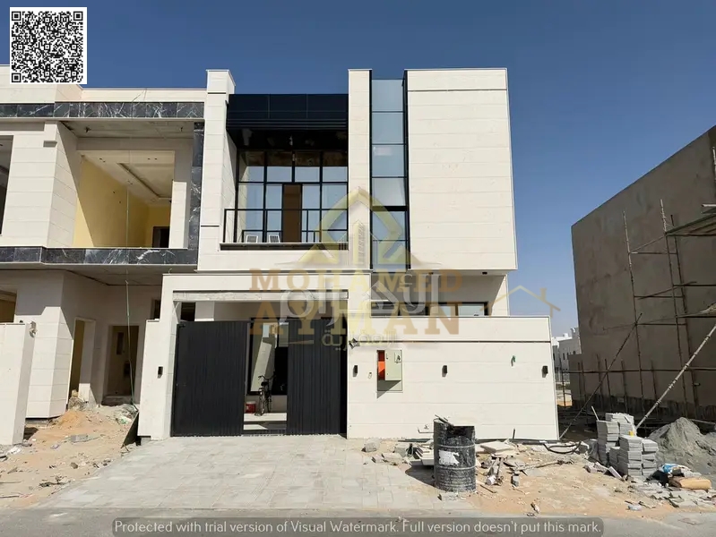 A golden opportunity to own a corner villa at an attractive price. Two floors with a roof terrace,