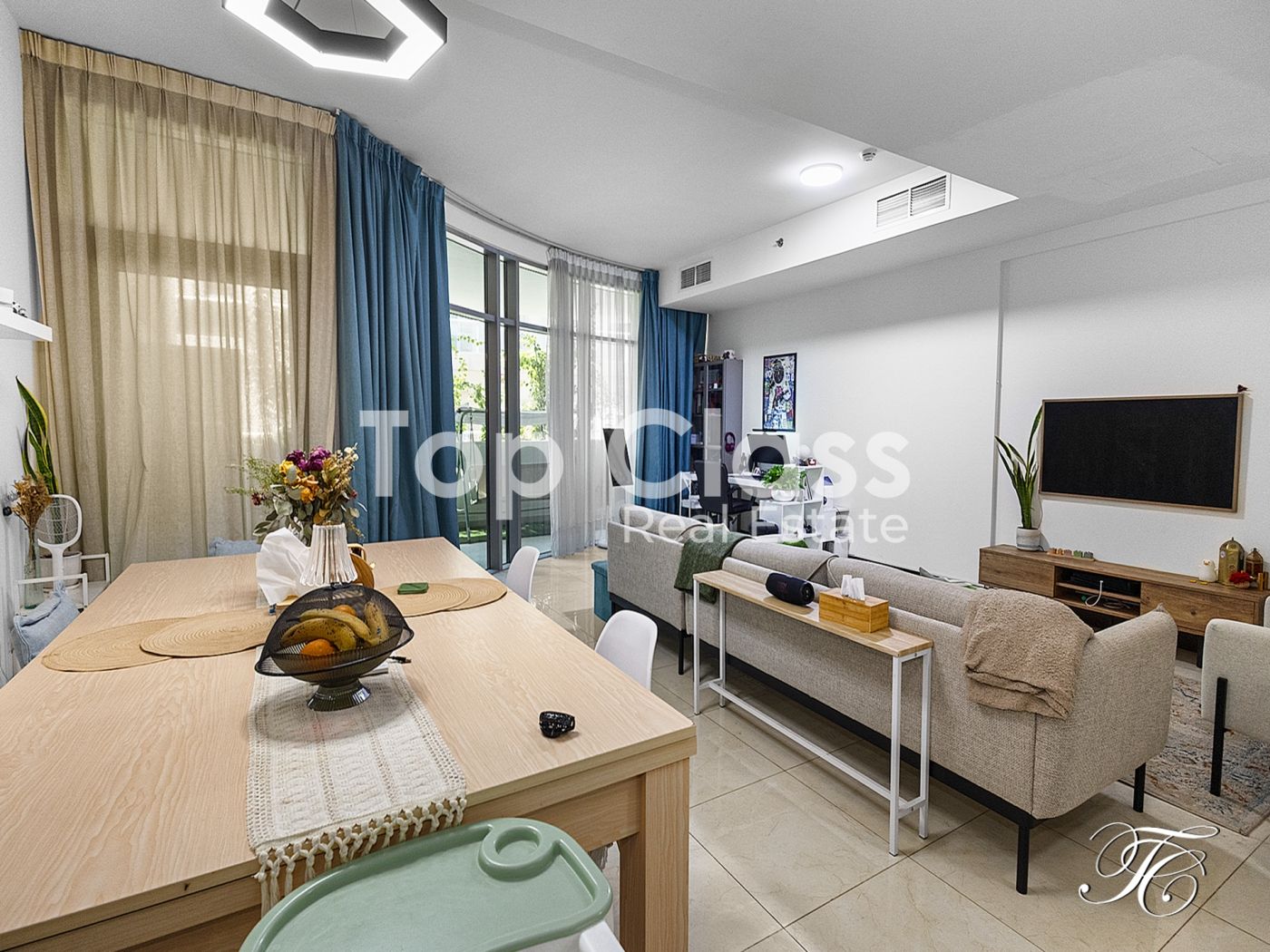 Pool-Facing Duplex| Spacious Layout| Available Feb