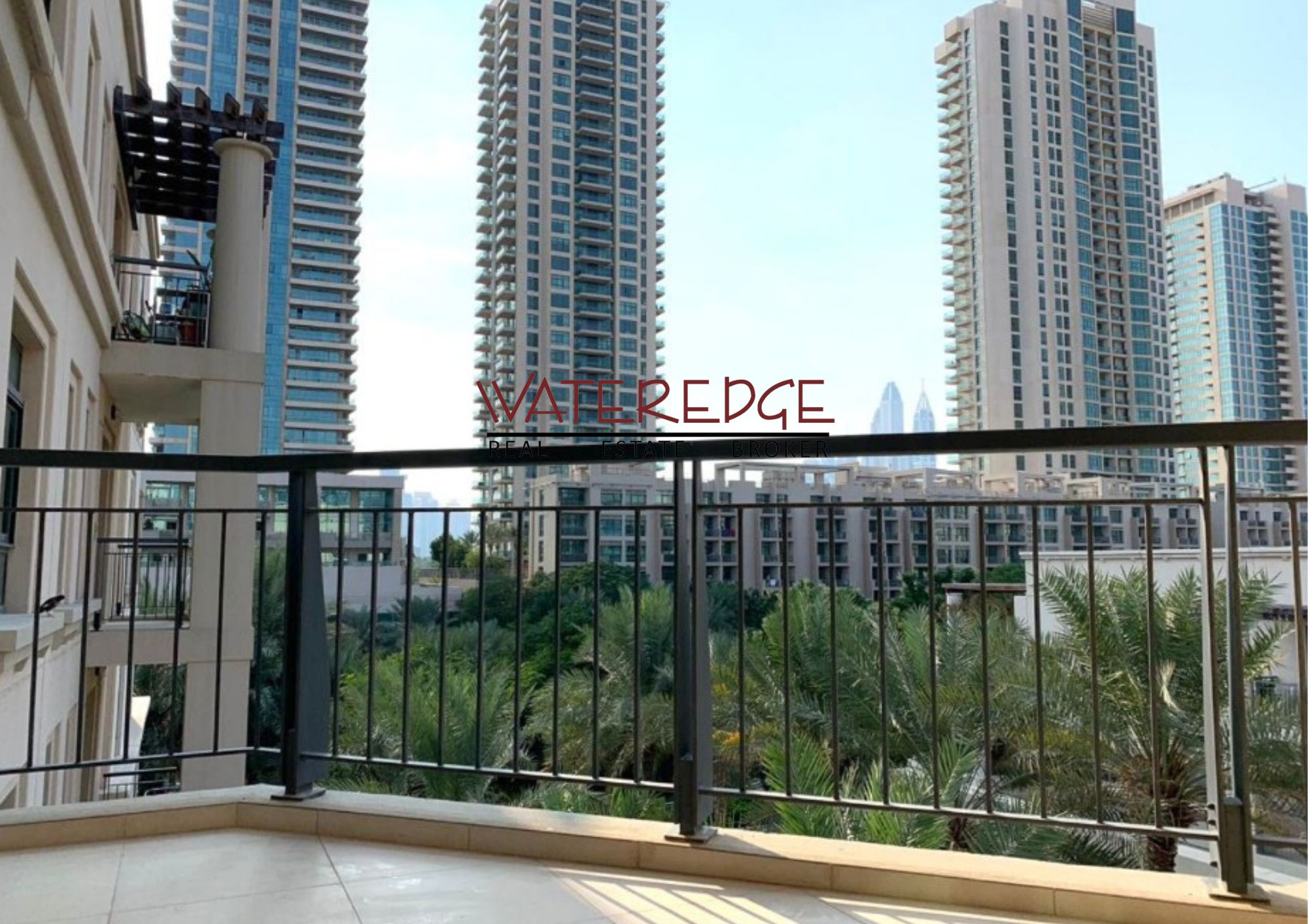 Immaculate Condition Large 2bed Lake Side Facing