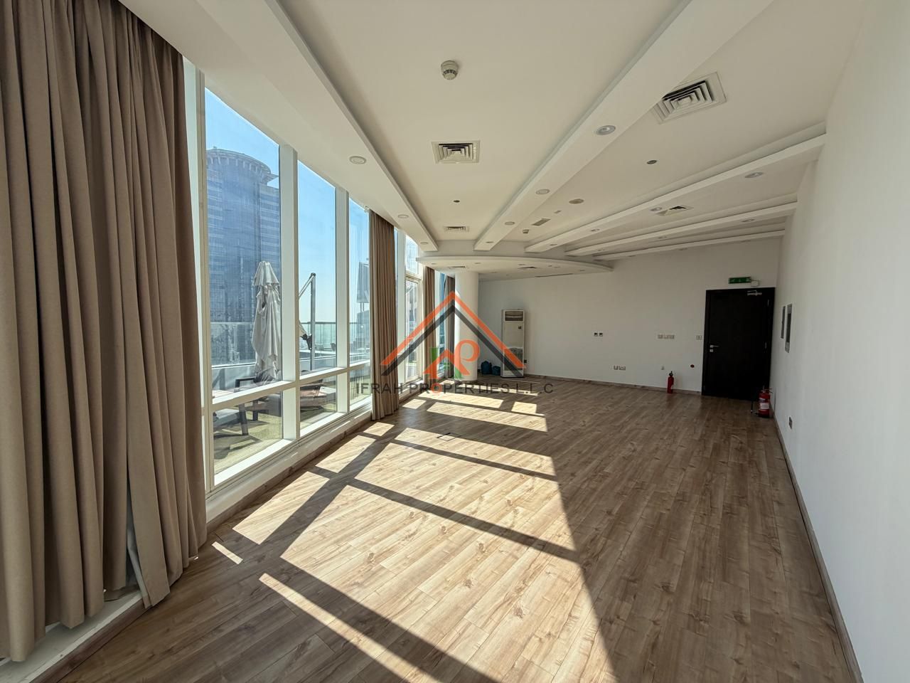 BALCONY || CANAL VIEW || FULLY FITTED || TOP FLOOR