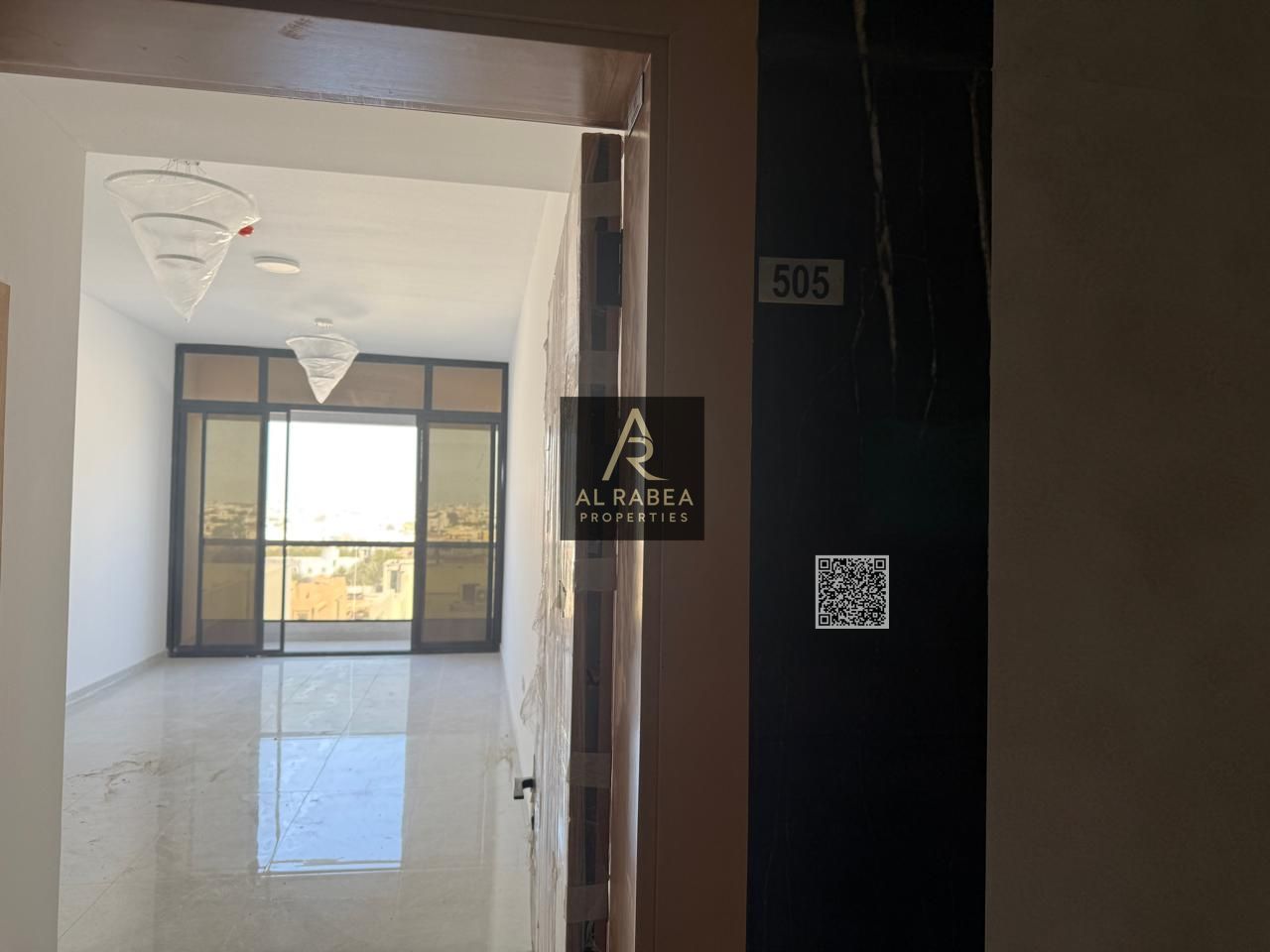 Modern tower, first occupancy, several distinctive units available