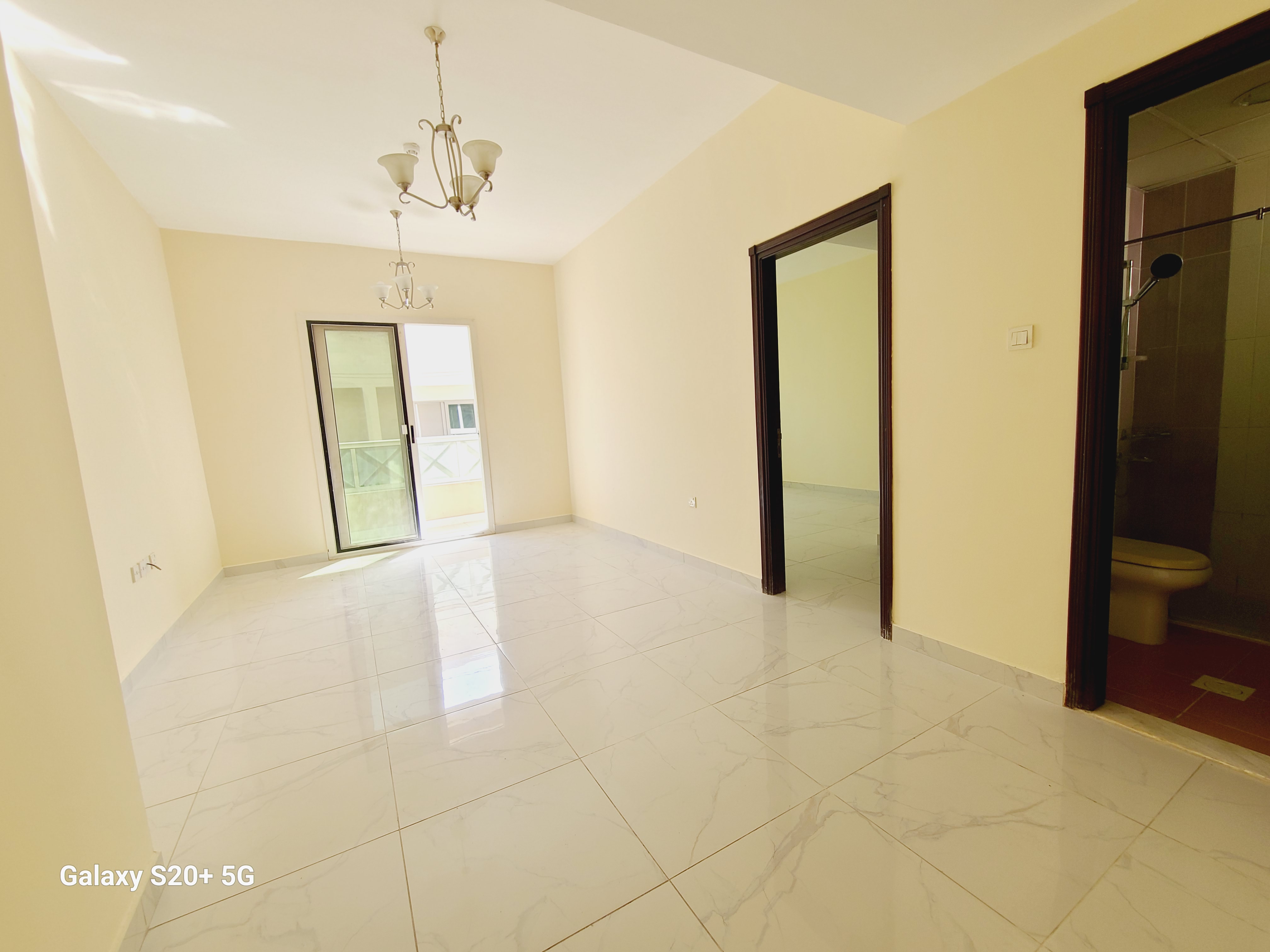 Lavish 1bhk with 2 full bathroom/ balcony/ parking muwaileh