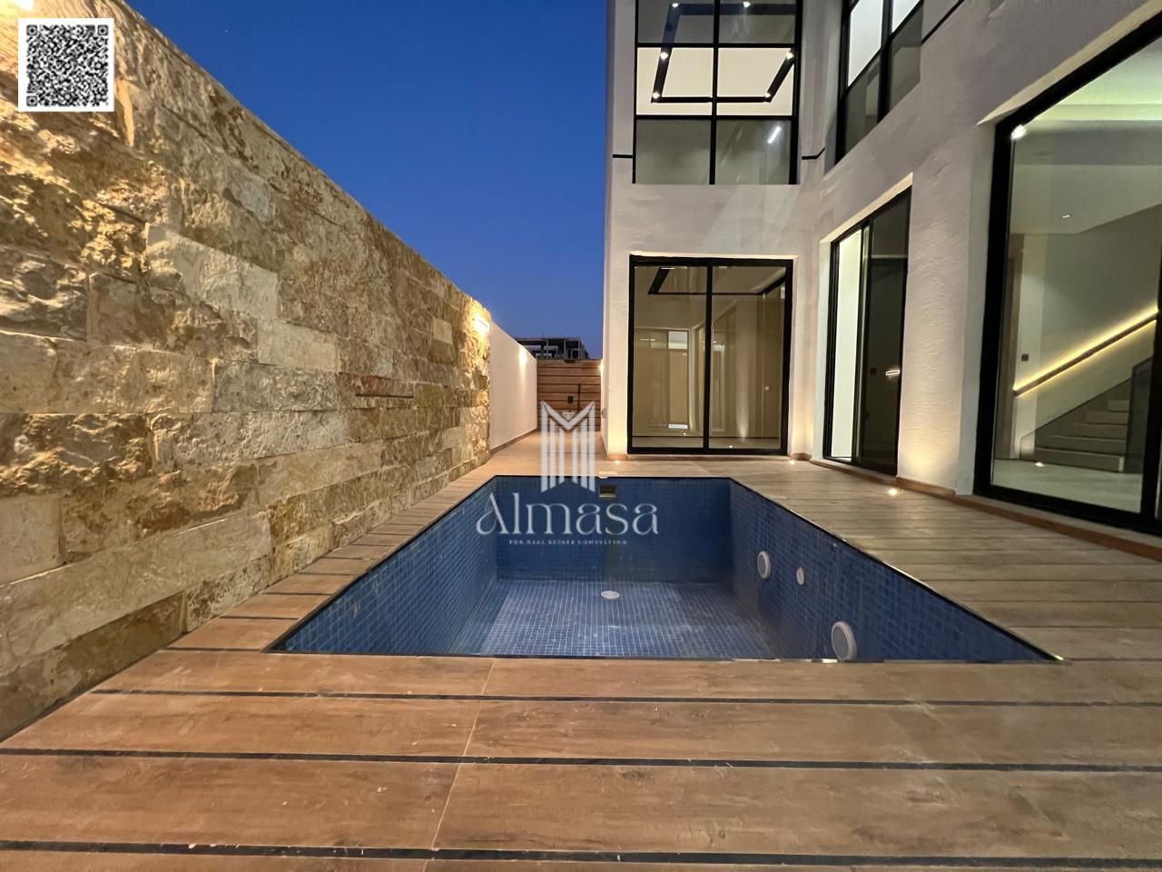 Modern villa on a main street,With swimming pool no registration fees.