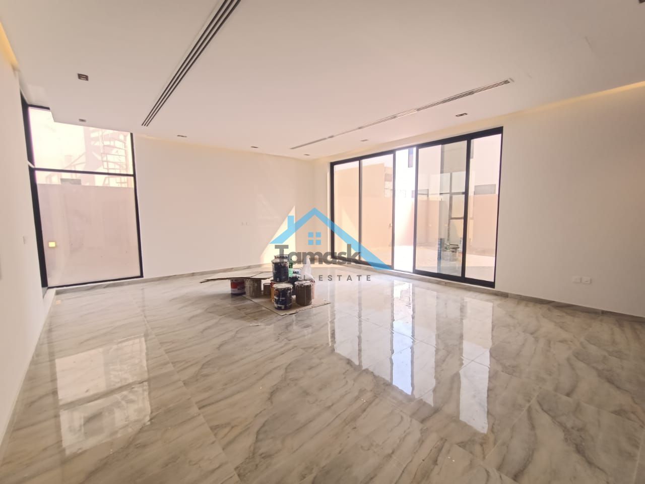 Villa for rent in Al Awir 1 area. A new and wonderful villa consisting of 3 bedrooms, a living room, a kitchen, a laundry room, a maid's room, a majli