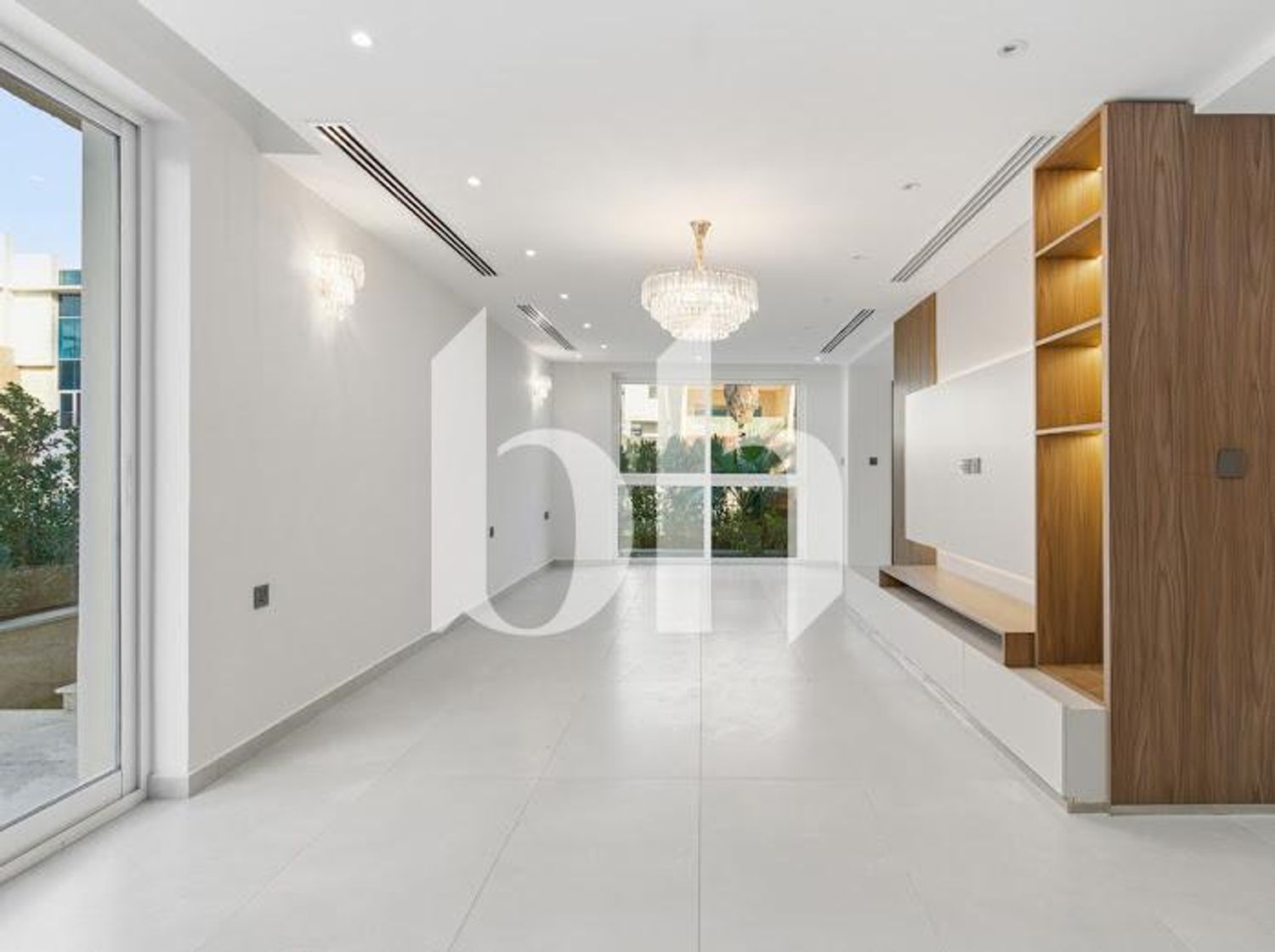 Corner Plot | Fully Upgraded/Renovated | Vacant