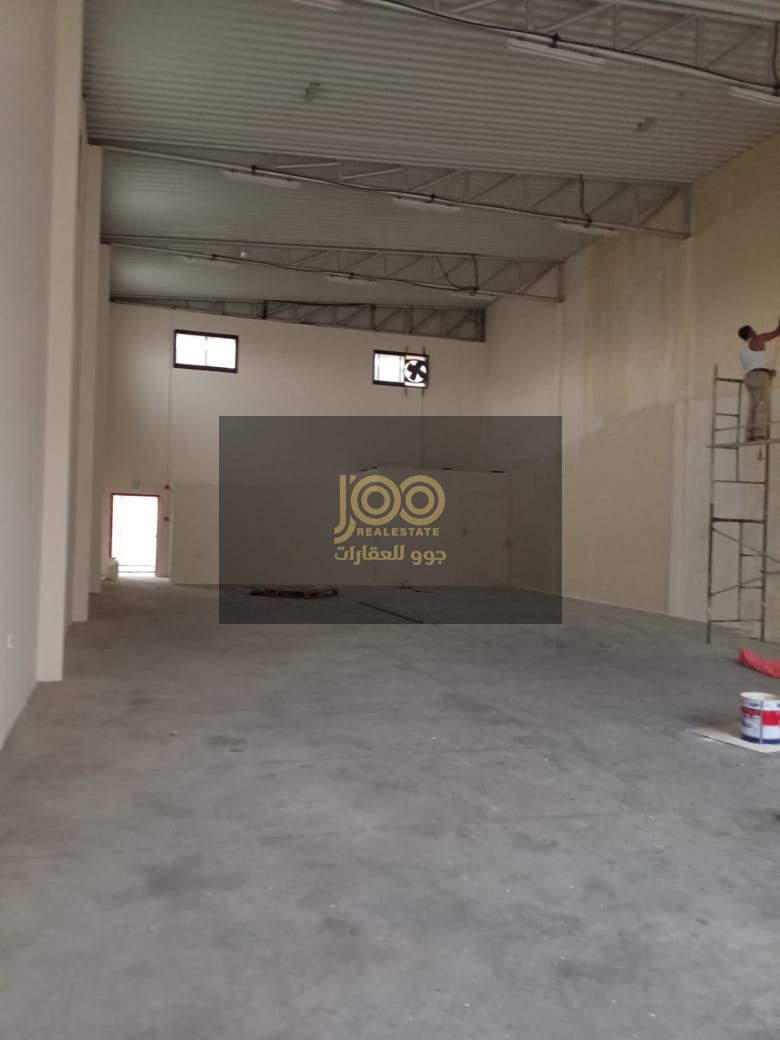 For rent, a distinctive warehouse in Umm Al Quwain, distinguished by its strategic location, designed to meet the needs of companies and factories.