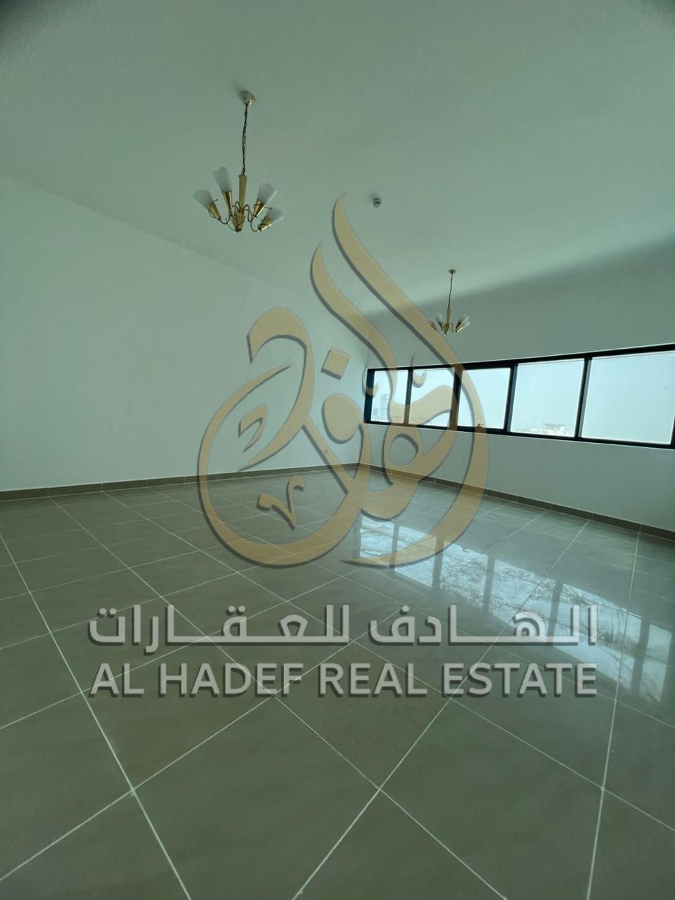 One-bedroom apartment with living room and two bathrooms, with free gym, swimming pool, and tennis court, strategically located near the Dubai exit.