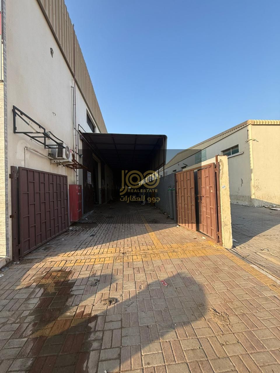 Electricity 45/ Accommodation available for rent for warehouse owner/ Prime location