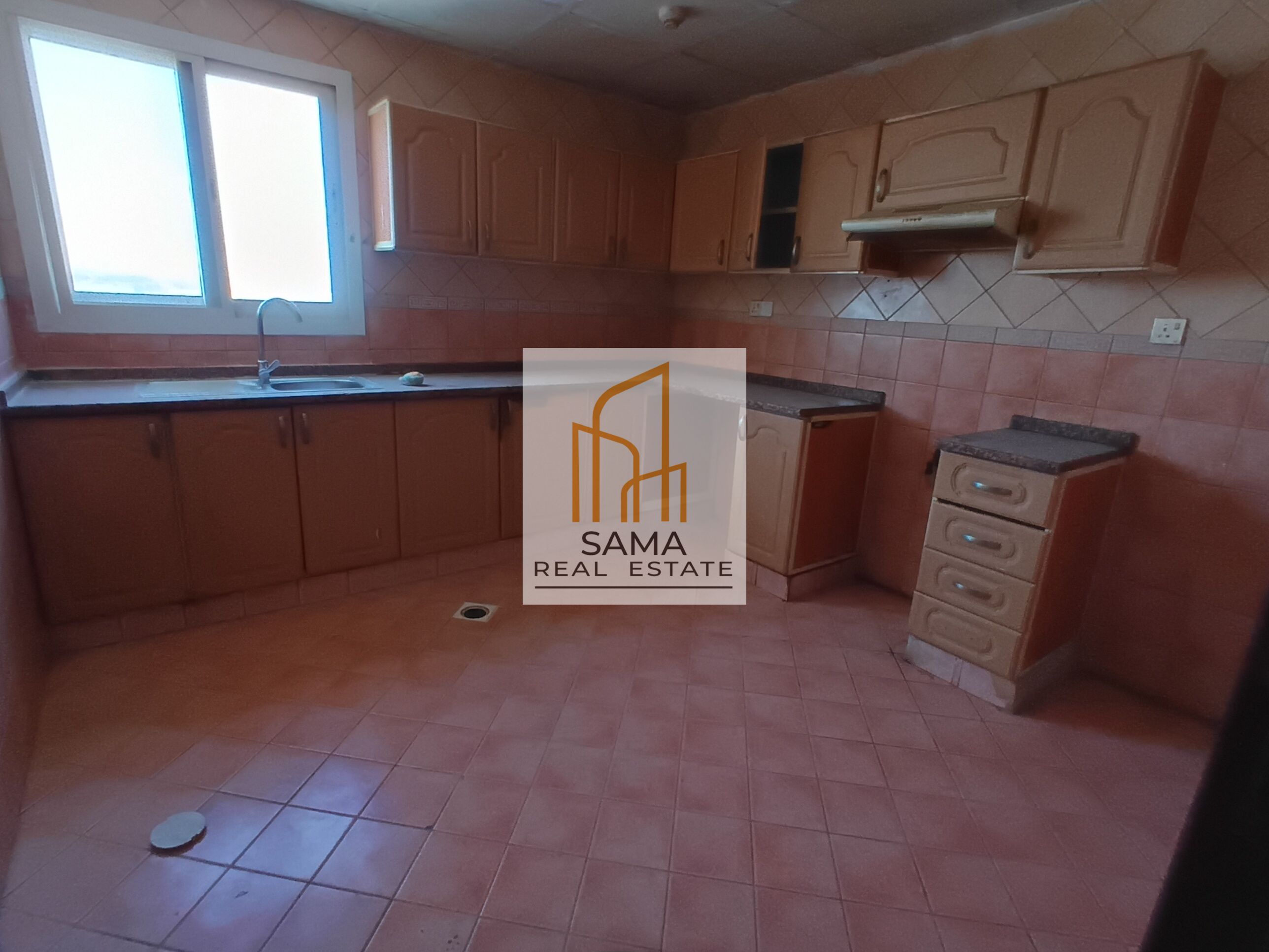 2bhk luxury Apartment Central ac with balcony 2bathroom on road building only 50k muwaileh