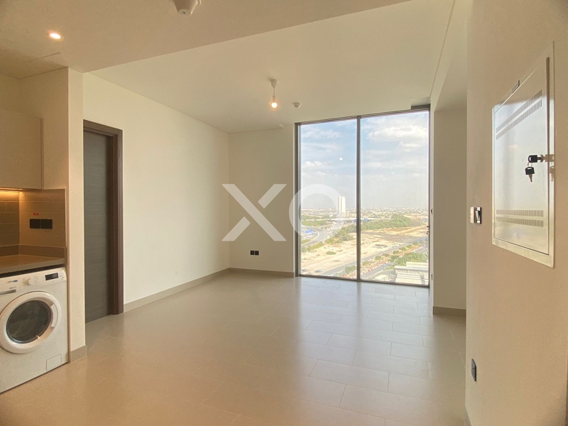 Mid Floor | Luxury Living | Elegant Design