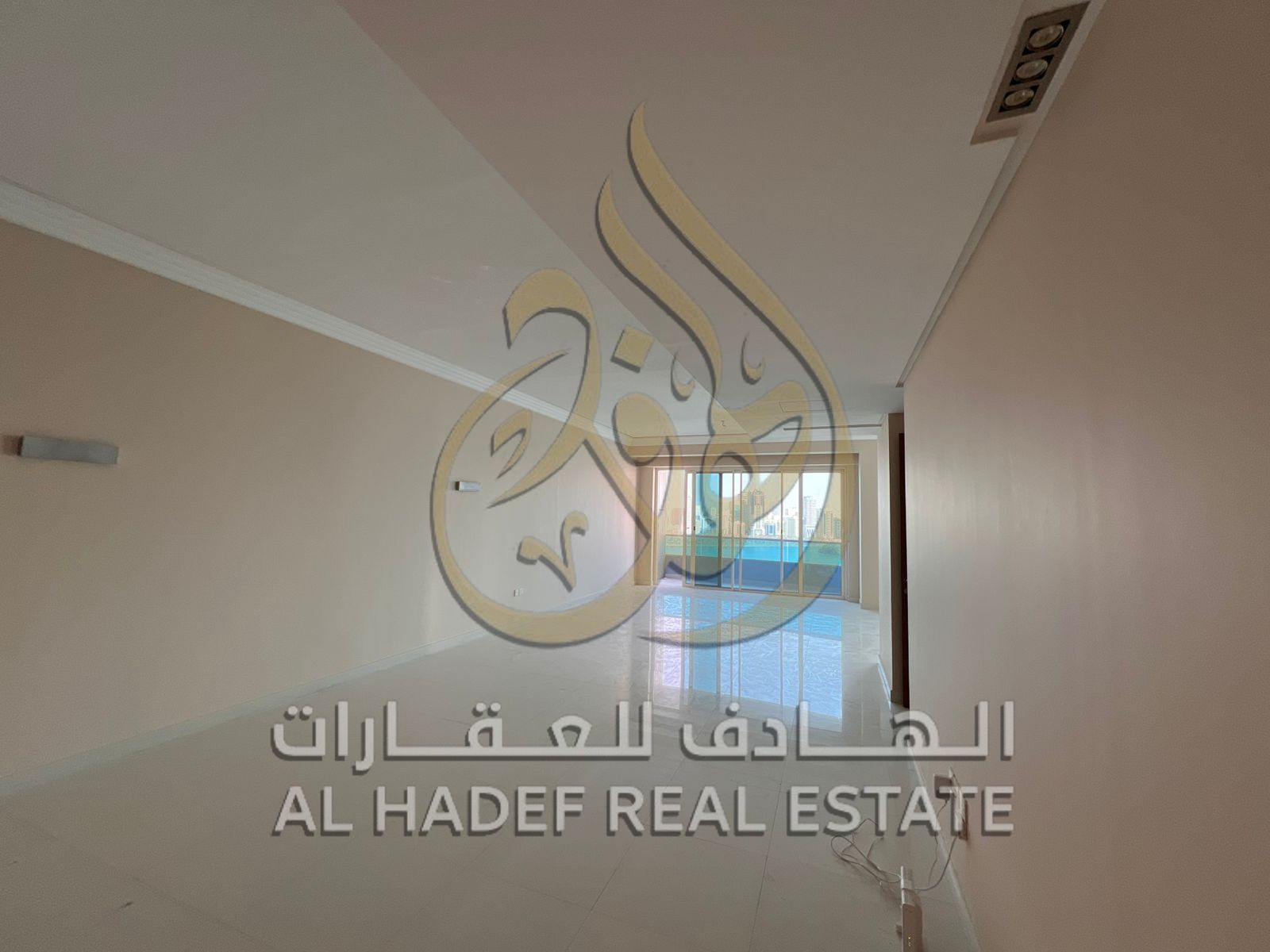 4-bedroom apartment with a hall overlooking Al Majaz Amphitheatre + maid's room + storage room with 6 bathrooms and 2 balconies. Free air conditioning