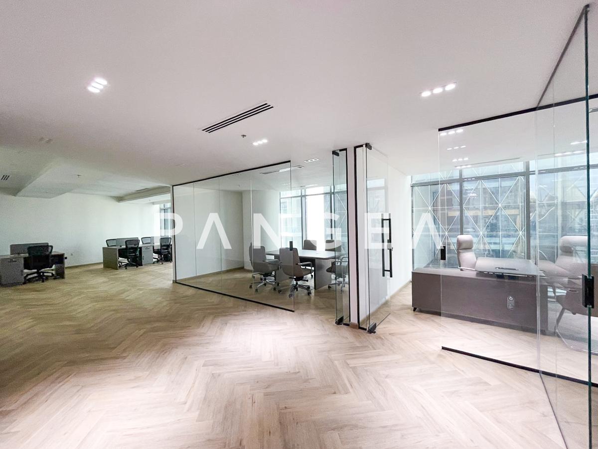 High-End Combined Office | Glass Partitioned