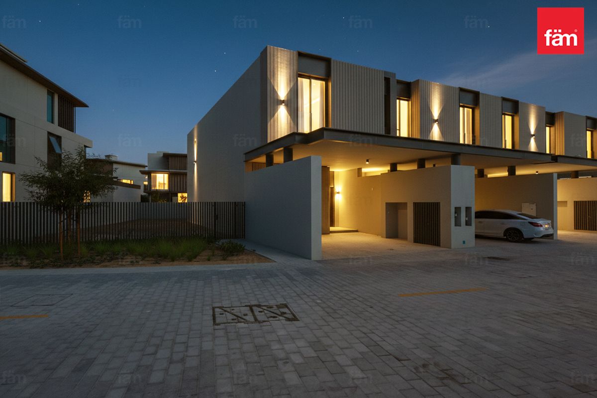 Largest Plot| Vacant |Single Row Unit| G+1 |Corner