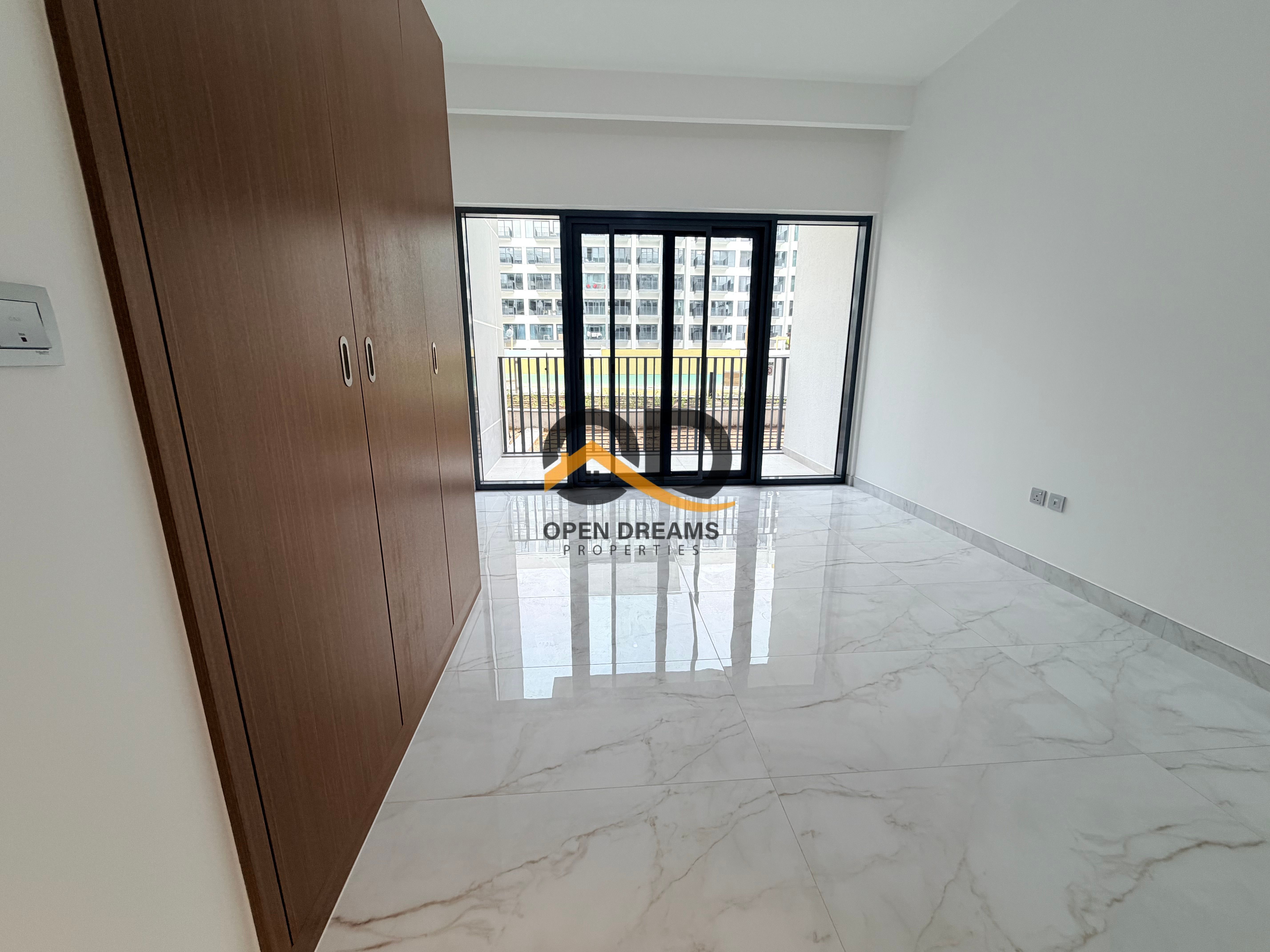 Brandnew studio | Beach like pool | Free parking
