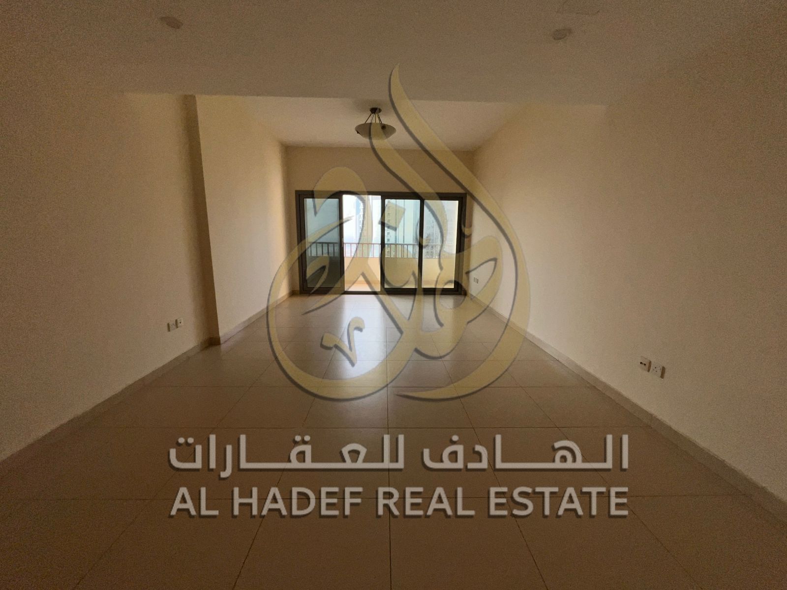 For rent in Sharjah - Al Mamzar Al Taawun: 3-bedroom apartment with a living room, balcony, and full sea view, with 3 bathrooms, maid's room, and buil