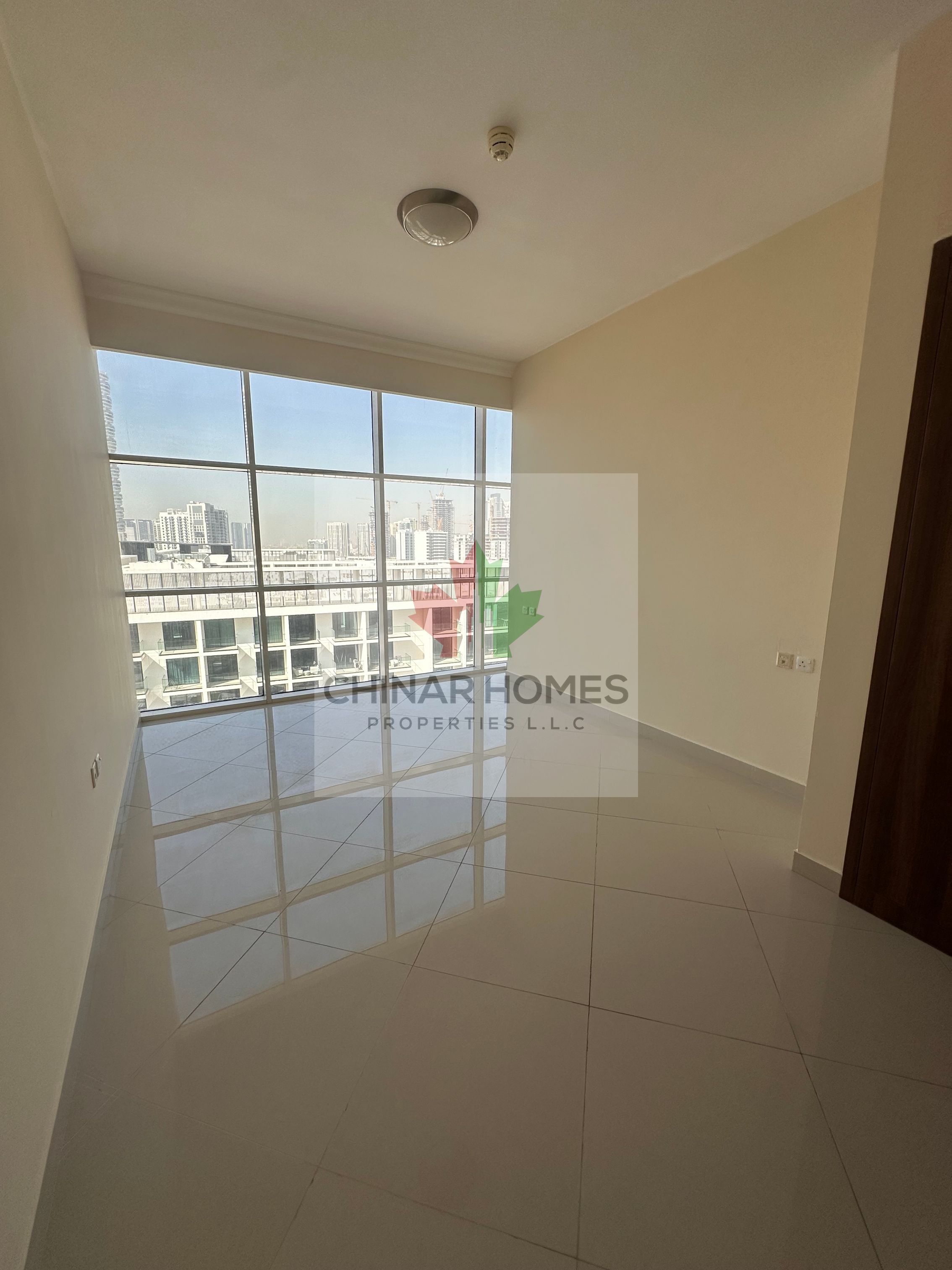 Ready to move/ Spacious/ Prime Location