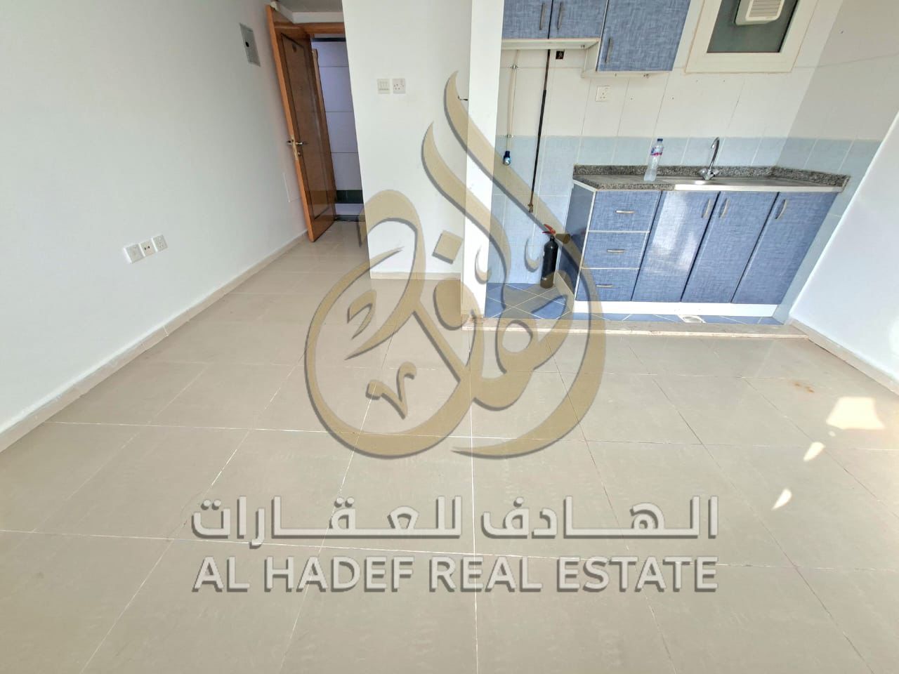 Studio in cooperation with a Dubai director for annual rent, prime location next to all services, with payment eased in 4 installments and security de