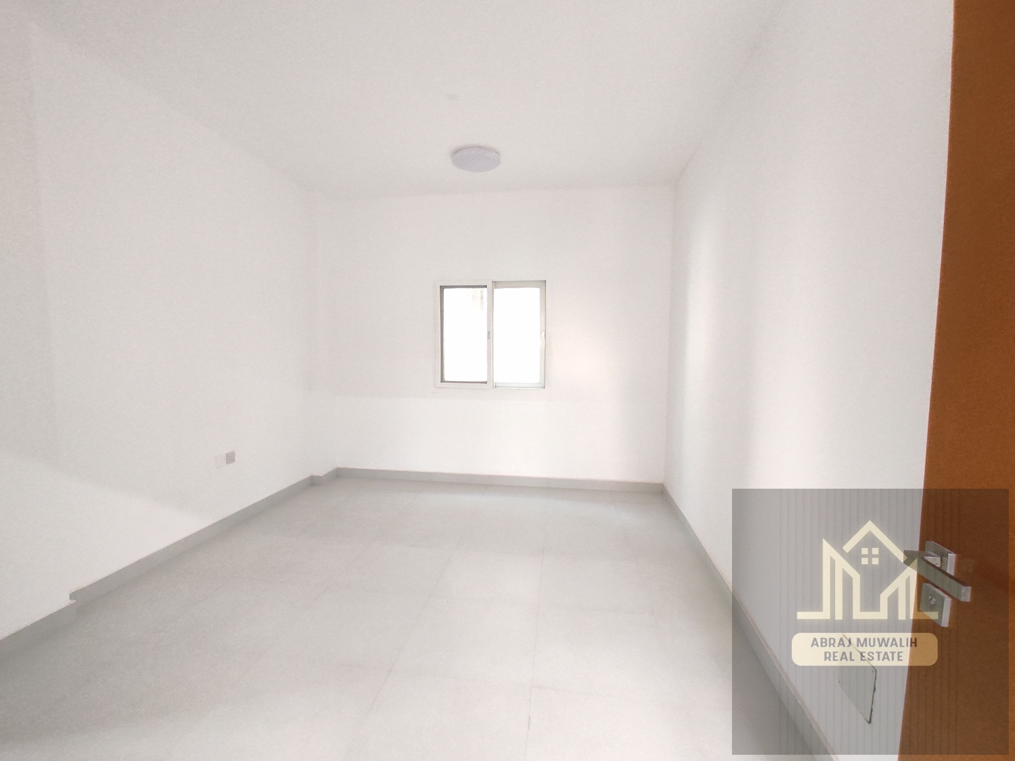 Brand new 1bhk apartment rent 30k near to safari mall in lod muweilah sharjha
