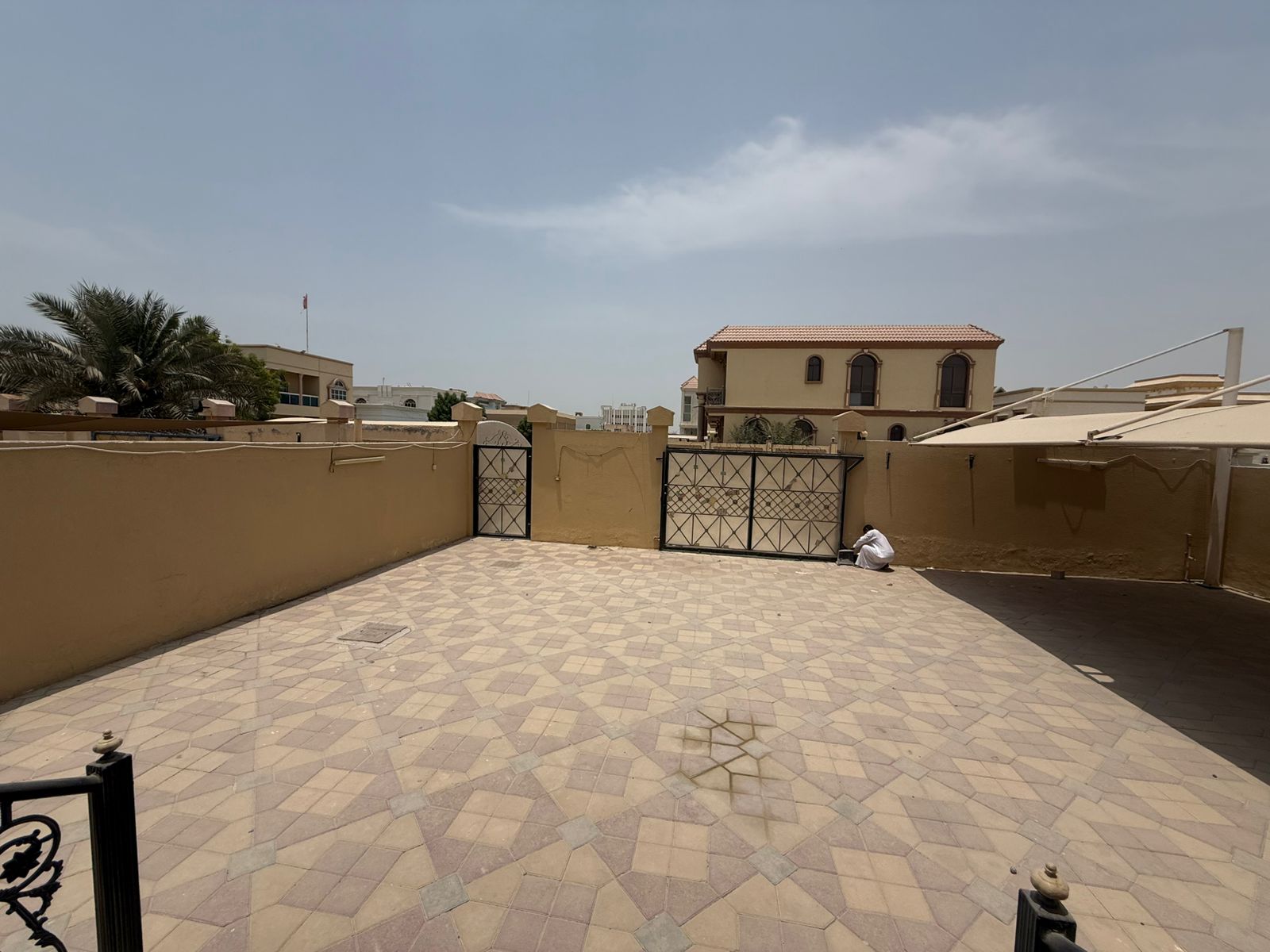 Villa for rent 5 bedrooms Living room and majlis Balcony Maid's room Large indoor parking for up to 4 cars 110,000 negotiable Al Rawda 2 Villa area o