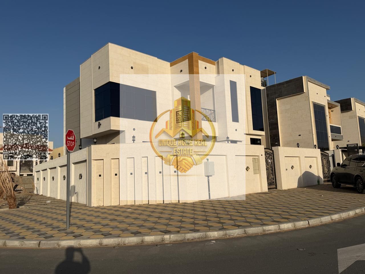 Corner villa : Huge Yard : Master Bedroom : Prime Location