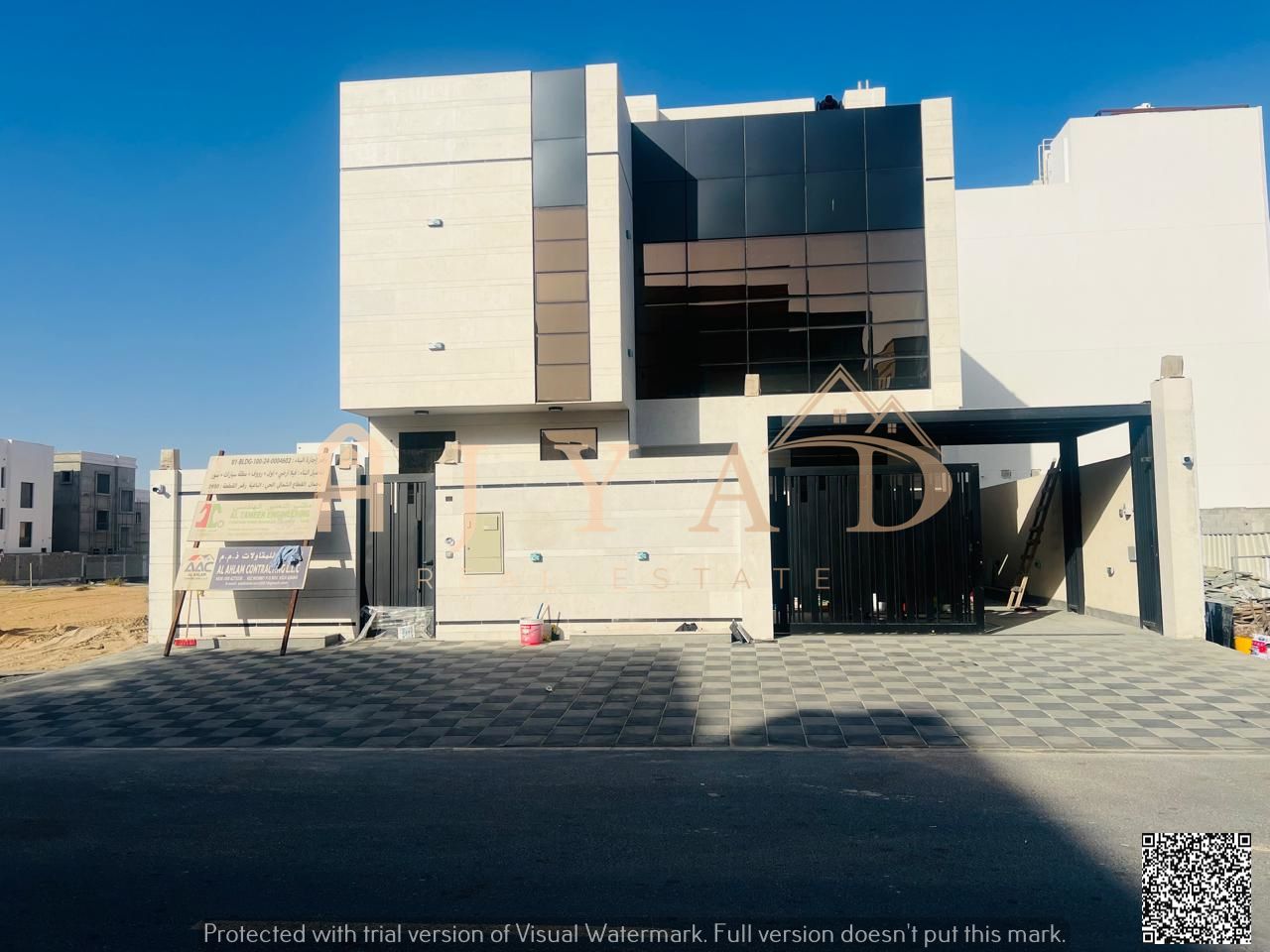 Two-story villas with a rooftop for sale, price includes air conditioning. 6 bedrooms, majlis, living room, kitchen, and split AC units.