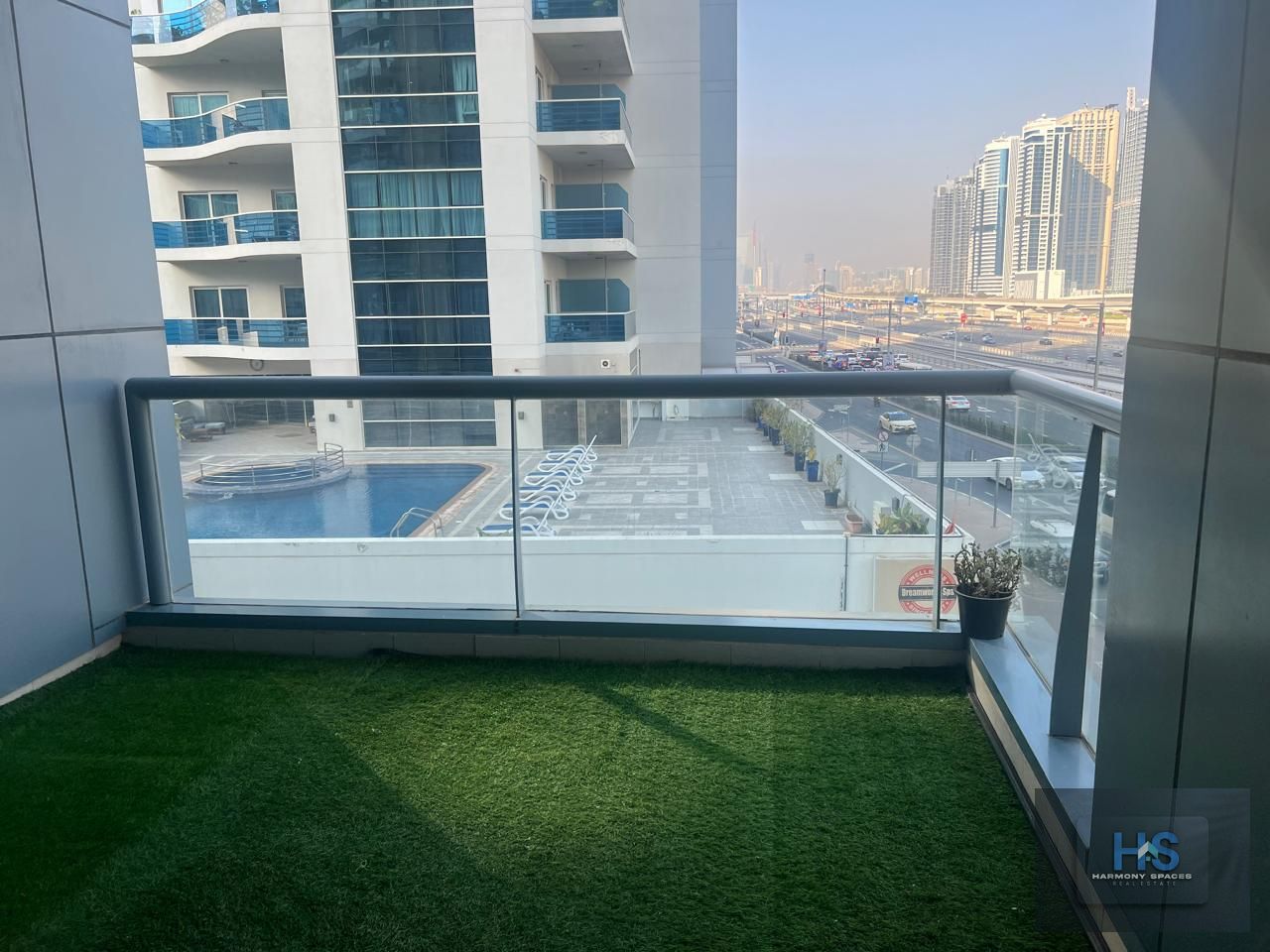 CHILLER FREE | UNFURNISHED | CLOSE TO METRO