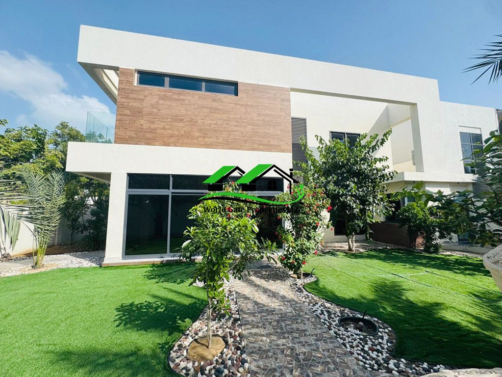 Exclusive 4BR Villa Single Row | Corner | Vacant Now