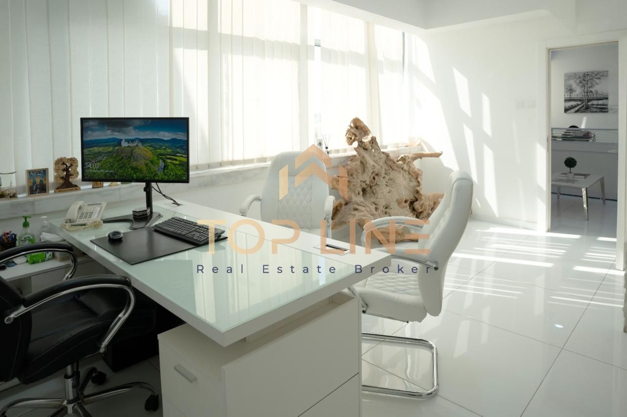 Stunning Office | Prime Location | For Sale