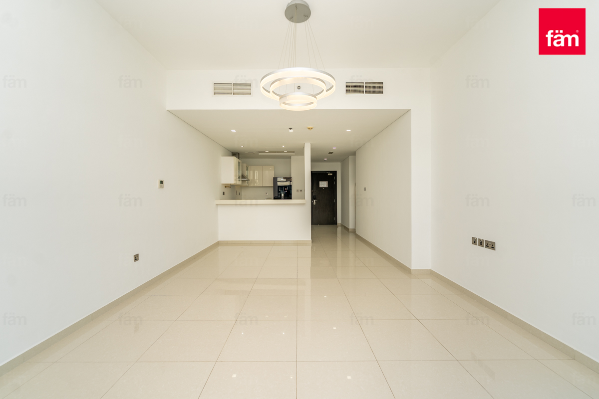 Vacant I Unfurnished I Golf Course View