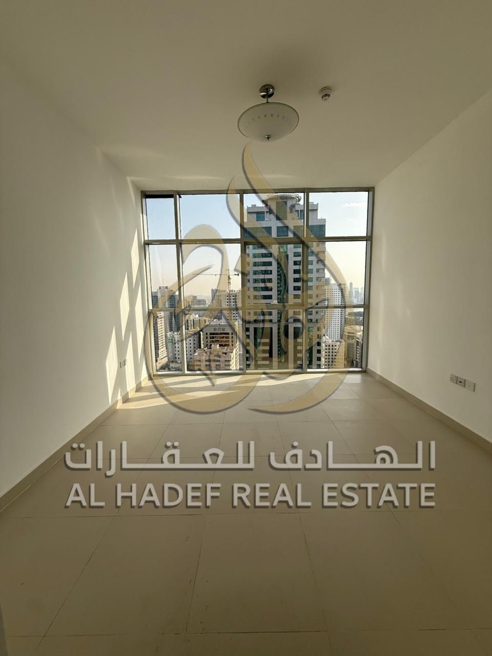 A three-bedroom apartment in a strategic location, with a maid's room, laundry room, and dining room; all rooms are master suites.