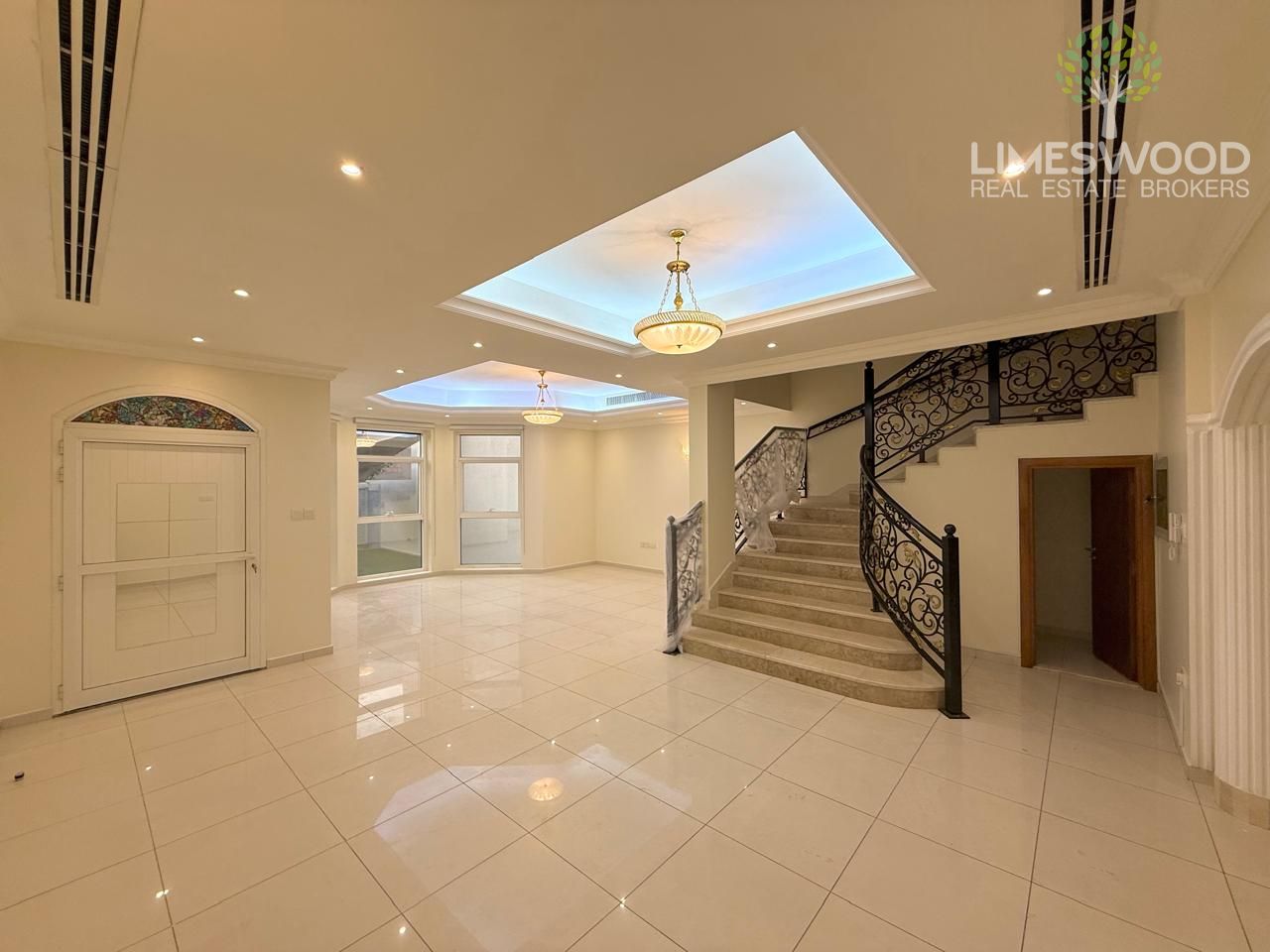 Elegant 4BR En-Suite Villa with TV Lounge