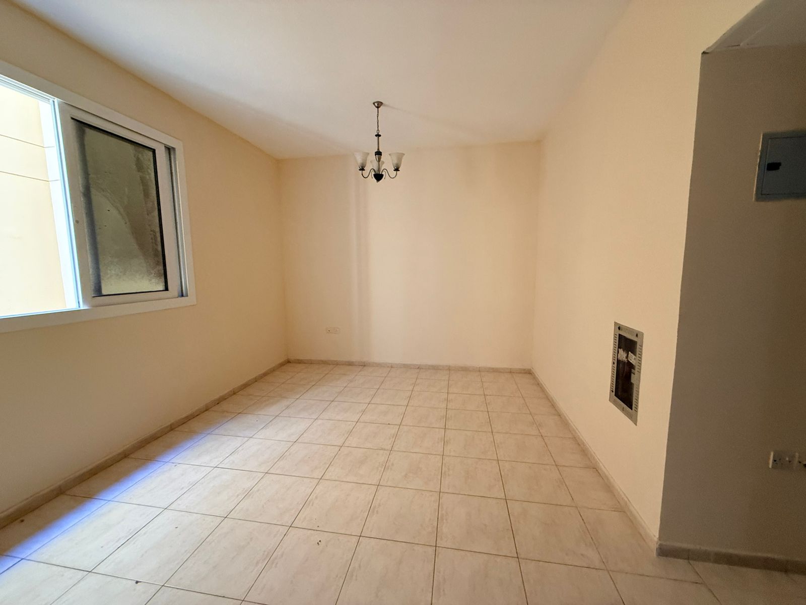 Central air conditioning – central gas – 2 bathrooms – spacious layout – super deluxe finishing – prime location – great price.