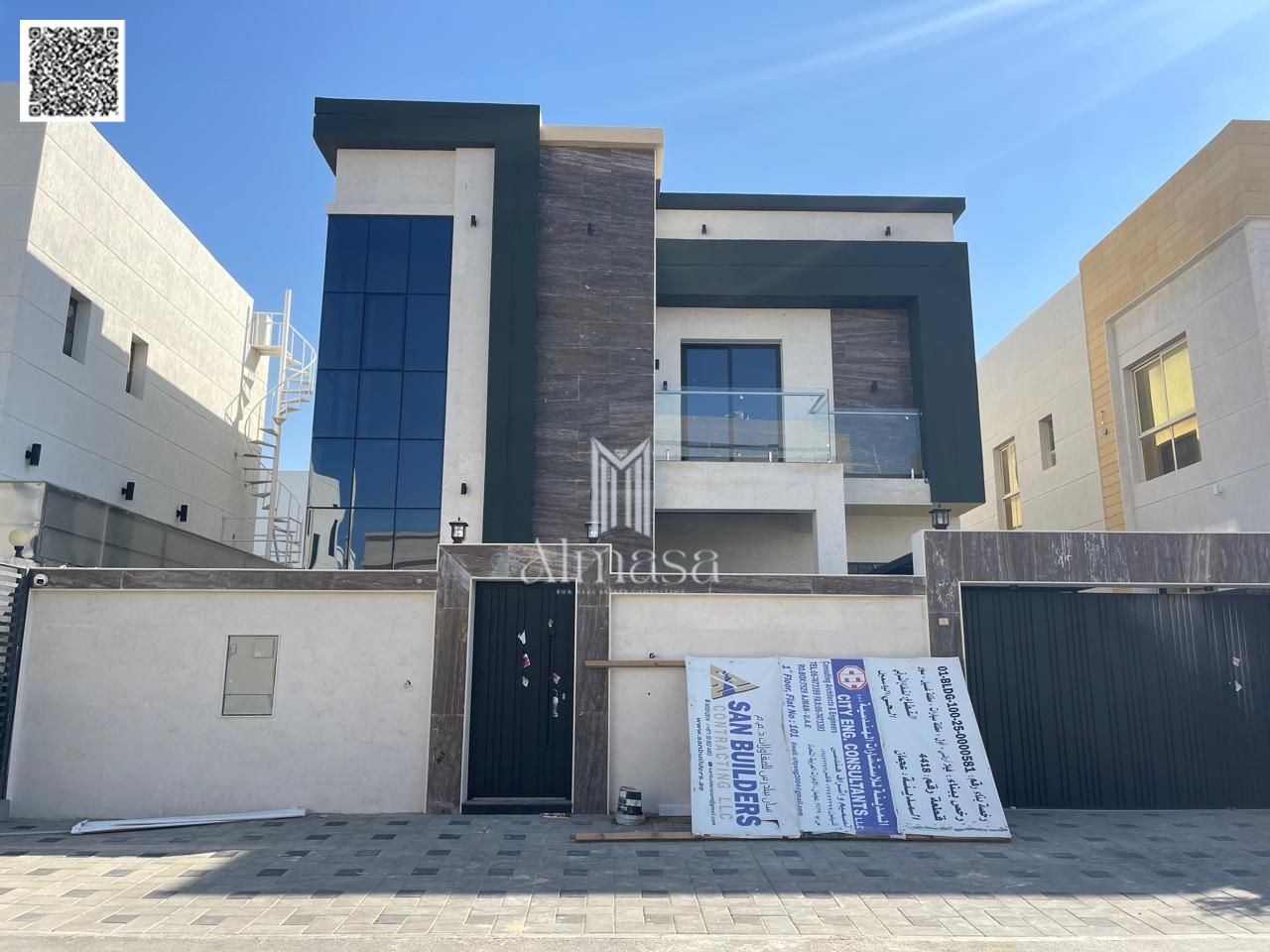 Villa for sale in Al Yasmin area, very prime location, luxurious finishing, stunning views, close to Sheikh Mohammed Bin Zayed Road and Emirates Bypass Road
