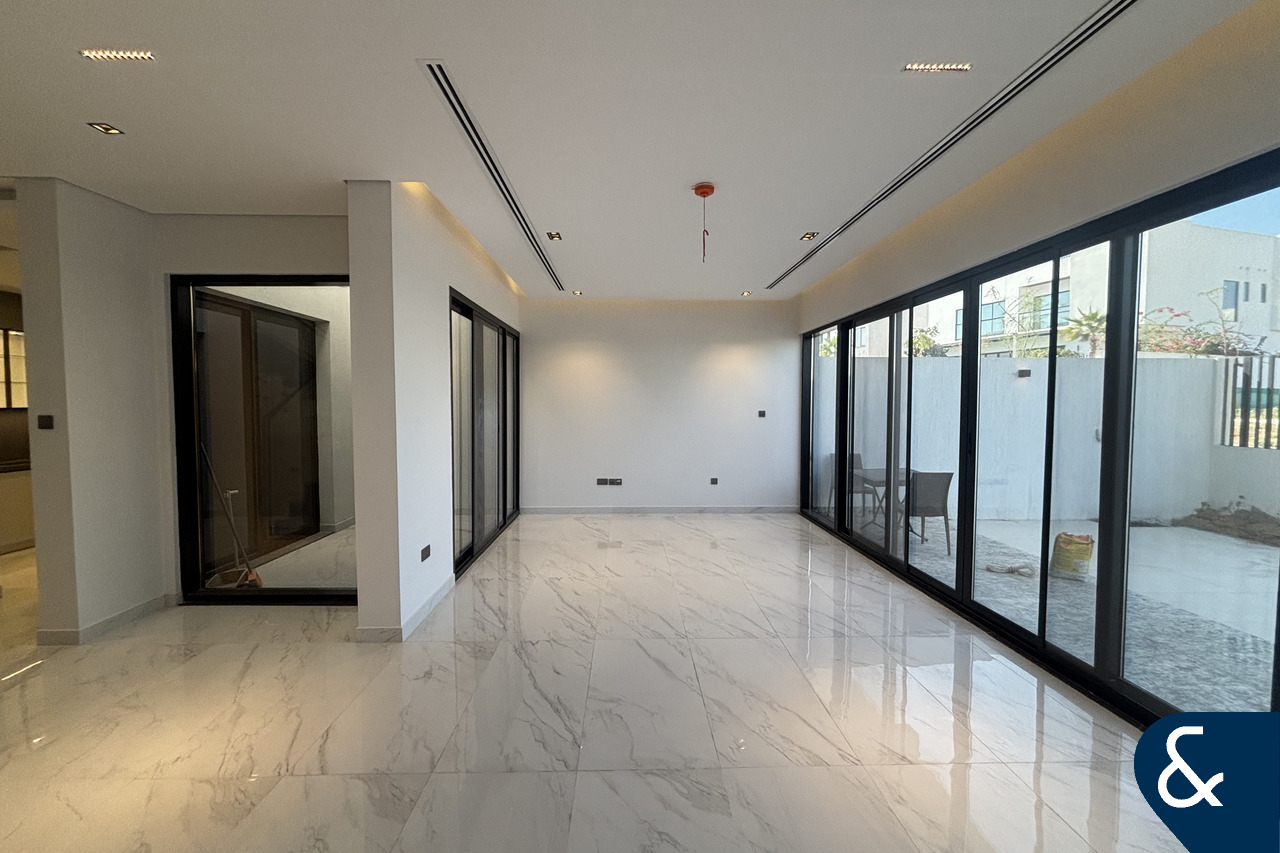 Spacious | Park Backing | Modern Interior