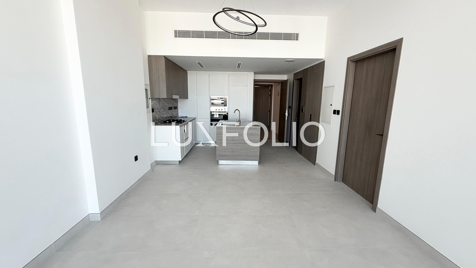 Brand New | Corner Unit | Ready To Move