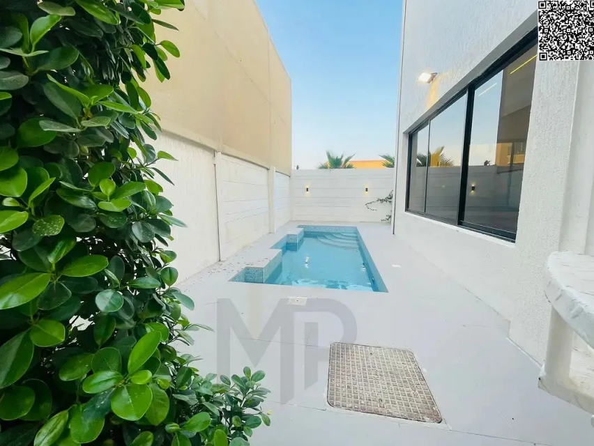 Villa for sale directly from the owner, freehold ownership, private swimming pool, directly opposite the mosque, electricity and water included.