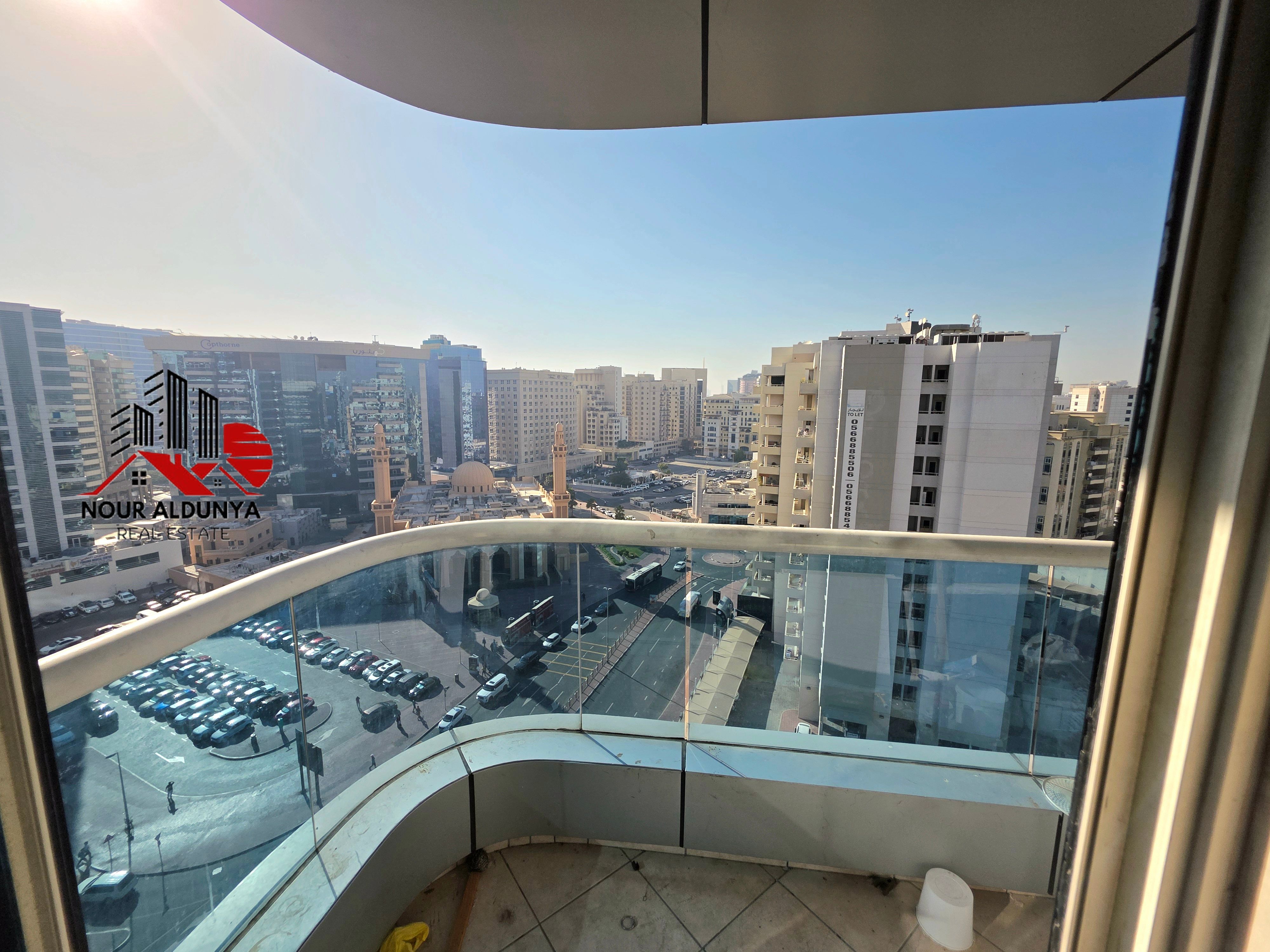 15 DAYS FREE // FRONT OF METRO. SPECIOUS 2BHK. BALCONY. FREE PARKING. FAMILY ONLY