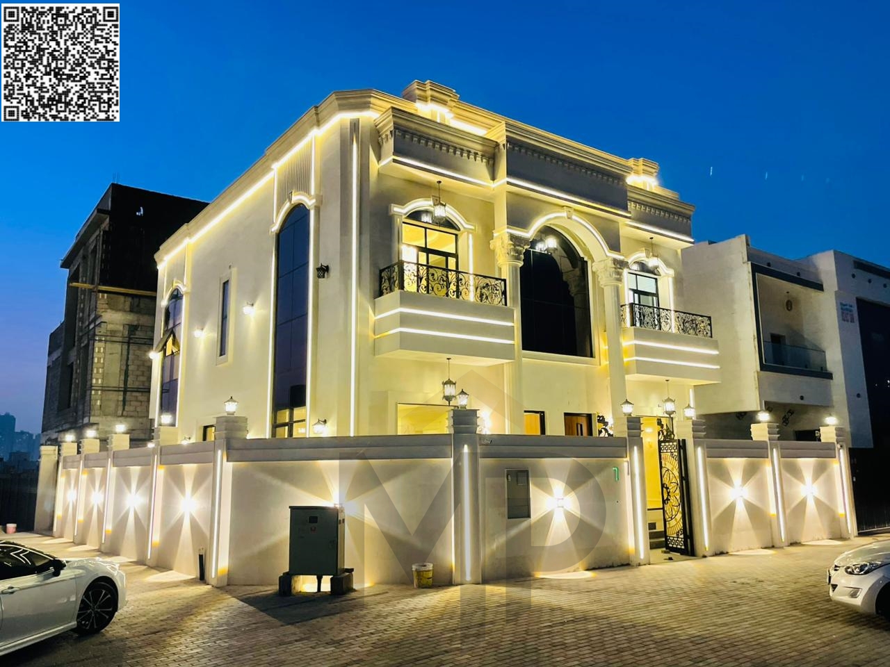 Modern villa on a corner lot with two street frontages, registration fees included, super deluxe finishing, at a special price, freehold ownership for