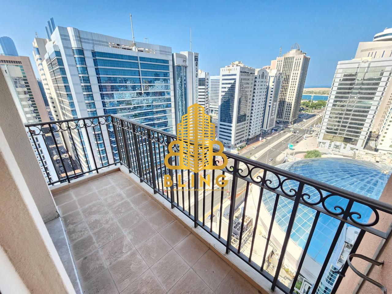 Spacious 3BHK With Parking, Maid Room & Balcony