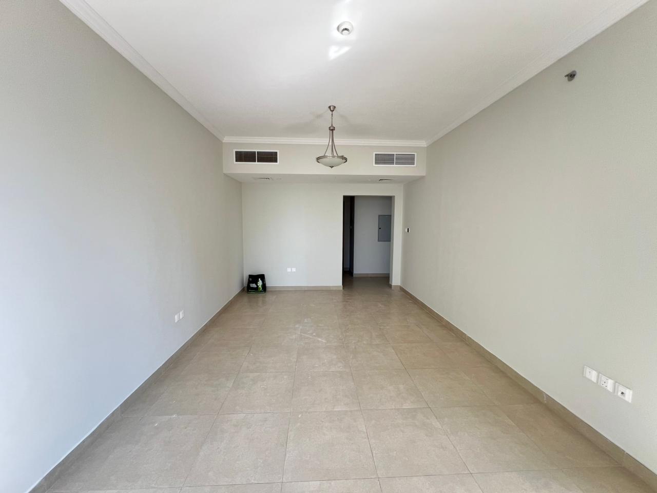 **Second occupant, sea view, master, free parking**