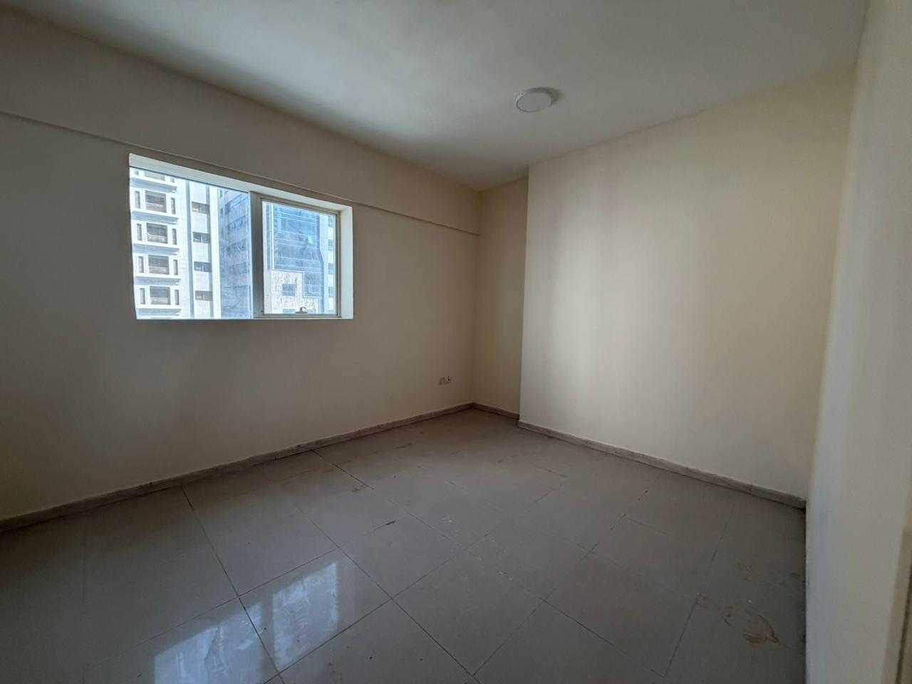 Sea view, free parking, spacious terraces, vibrant prime location near cafés, shops, and close to a Dubai exit.