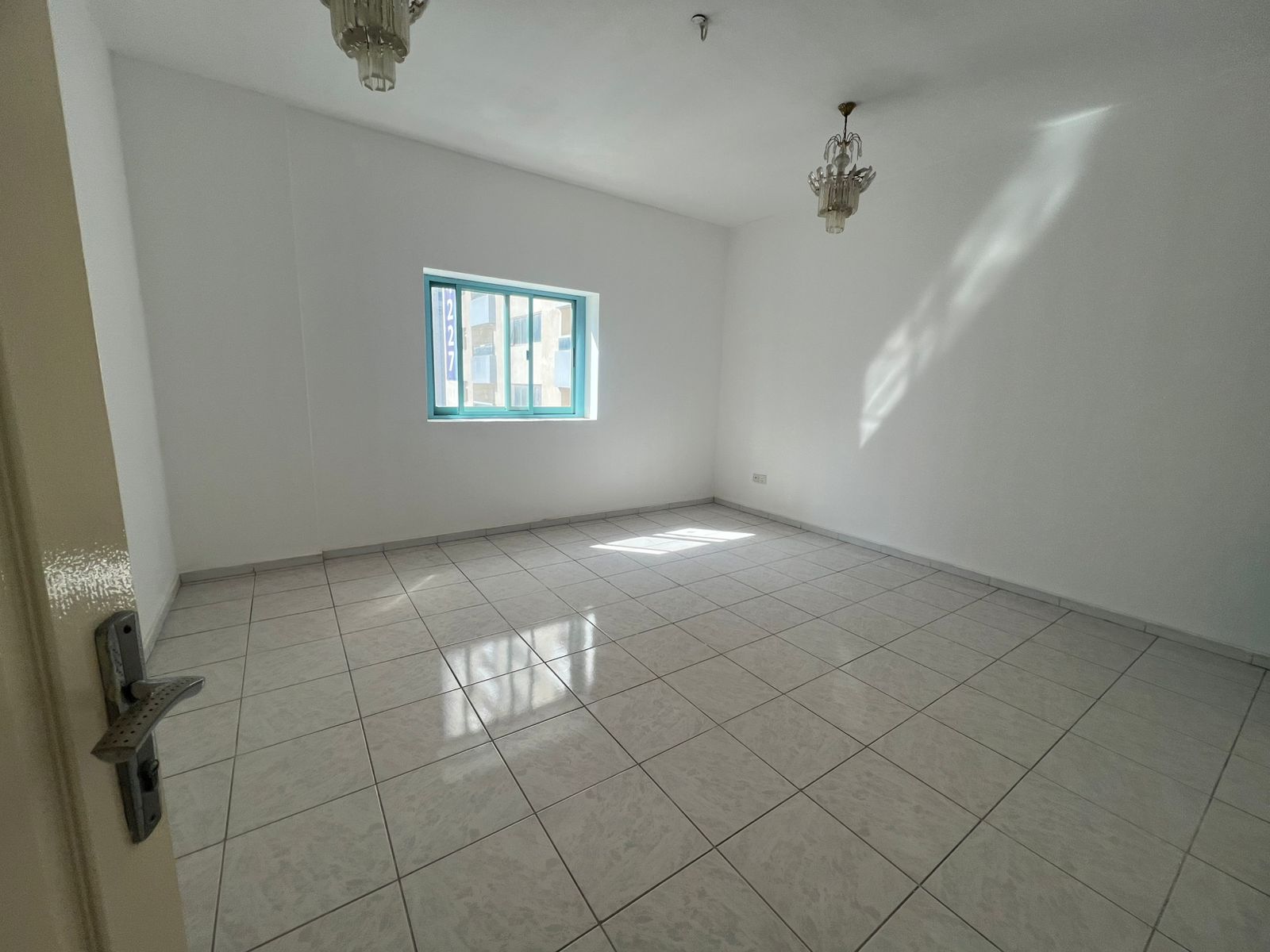 2 balconies, free air conditioning, free maintenance