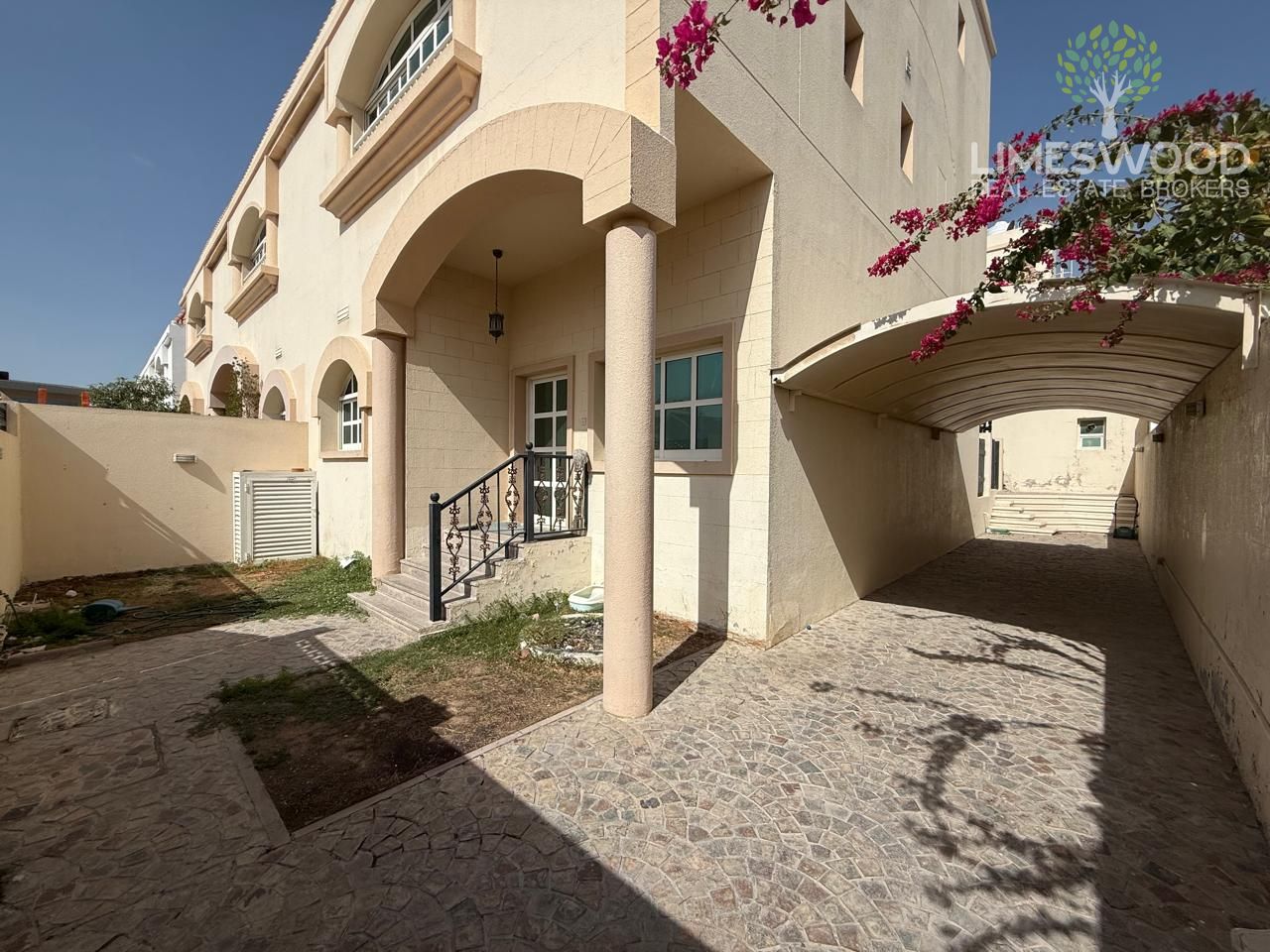 Beautiful 4BR Semi Detached Villa | Close to Mall