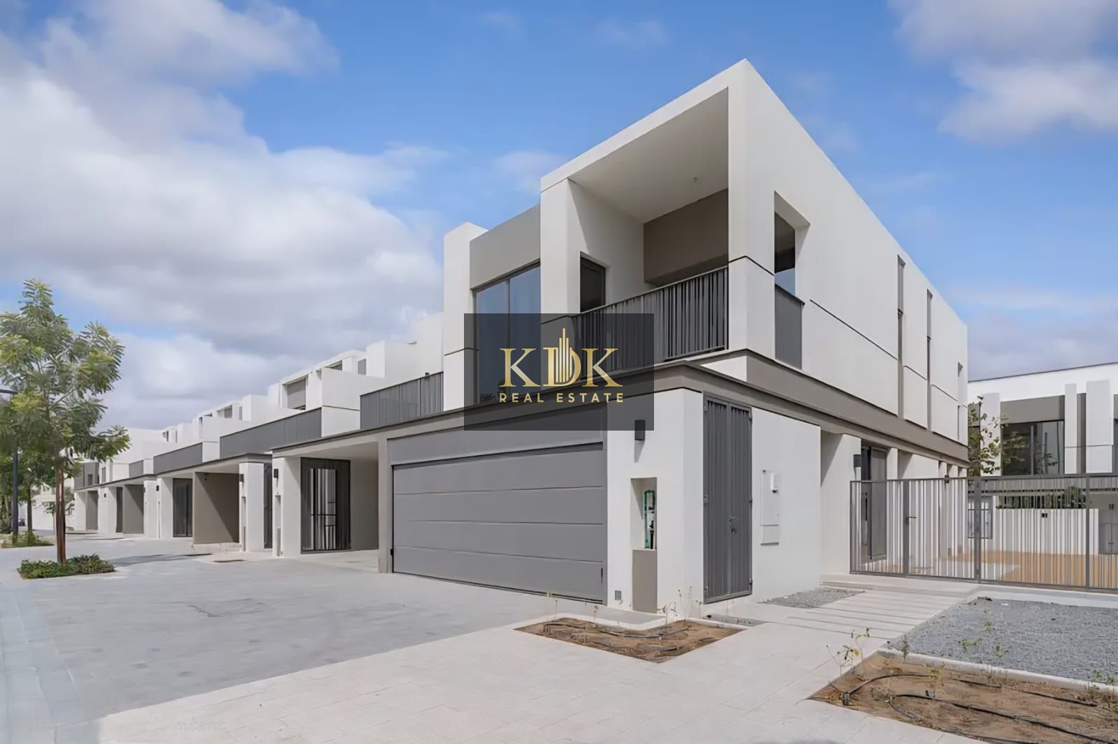 Fully Upgrades | Single Row | Landscaped