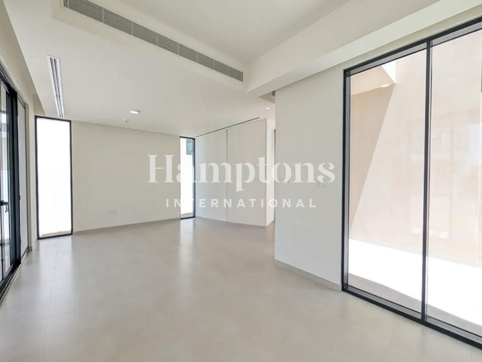 Book Viewing | Close To Central Park | Single Row