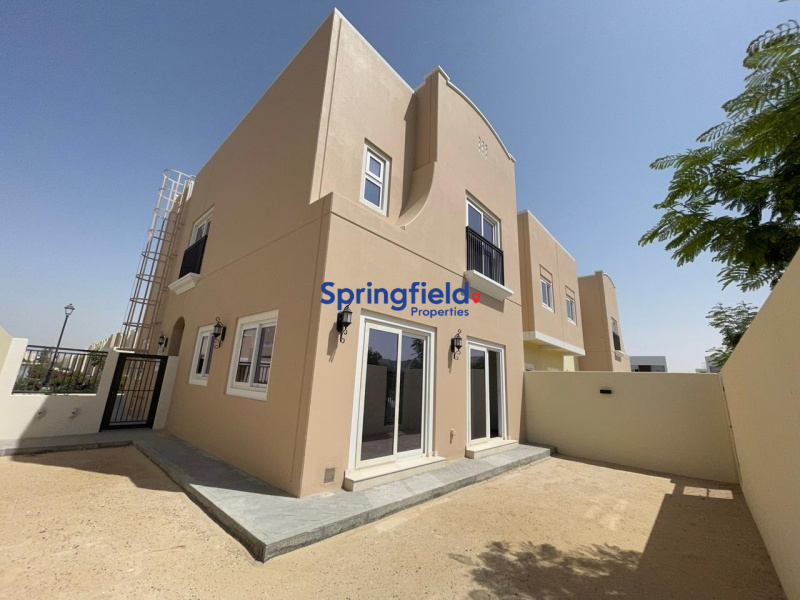 Corner Single Row | Park Facing | Maid's Room