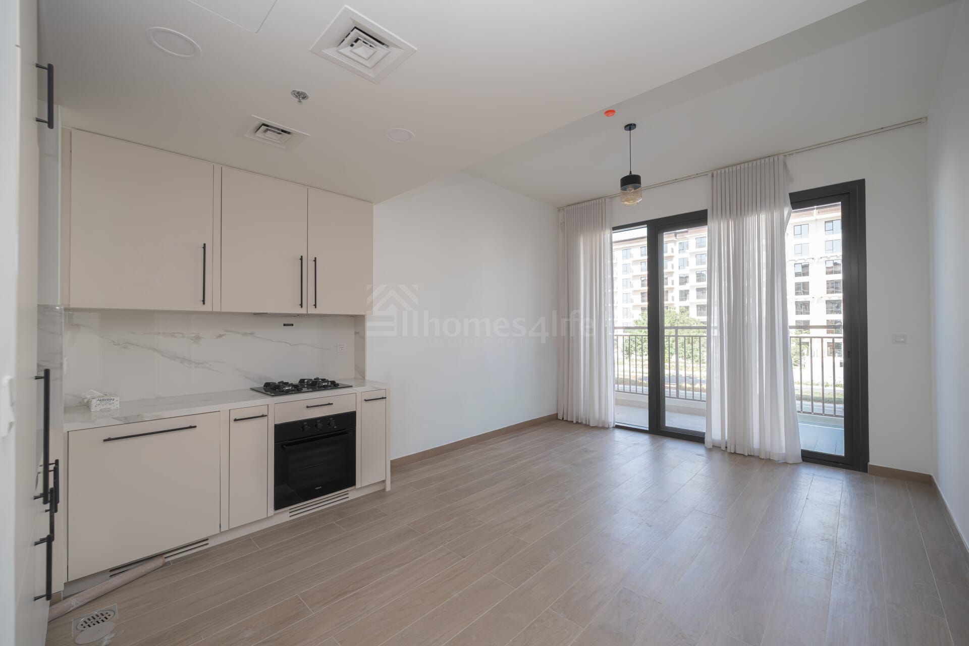 SPACIOUS 1 BR WITH BOULEVARD VIEW | VACANT NOW