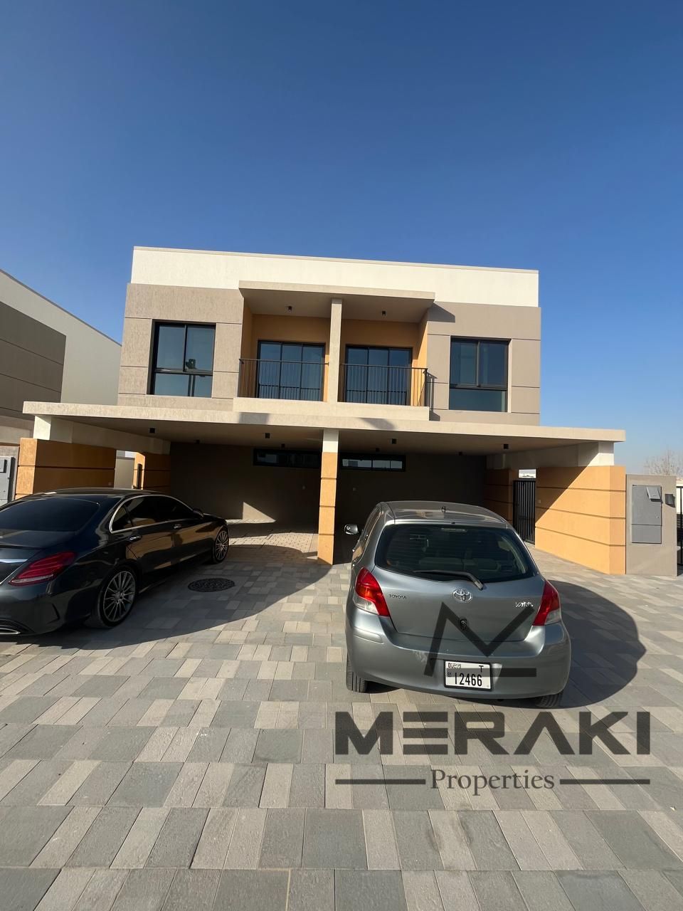 A villa among the most beautiful you could ever see, spacious, in a fully serviced compound with excellent prices, great spaces, and amazing views.