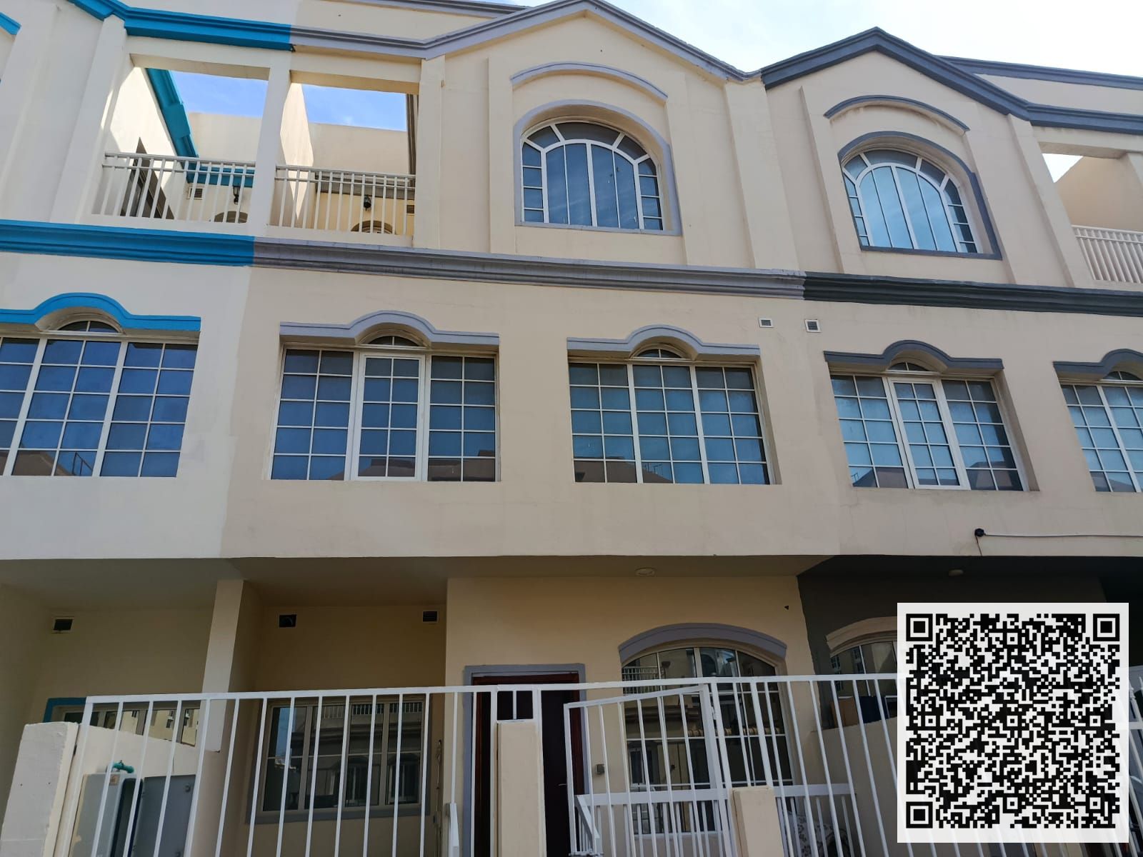 Villa available now in Uptown, Al Zahia, Ajman For sale or rent For rent: AED 50,000 For sale: AED 660,000 Three bedrooms, living room, and kitchen Th